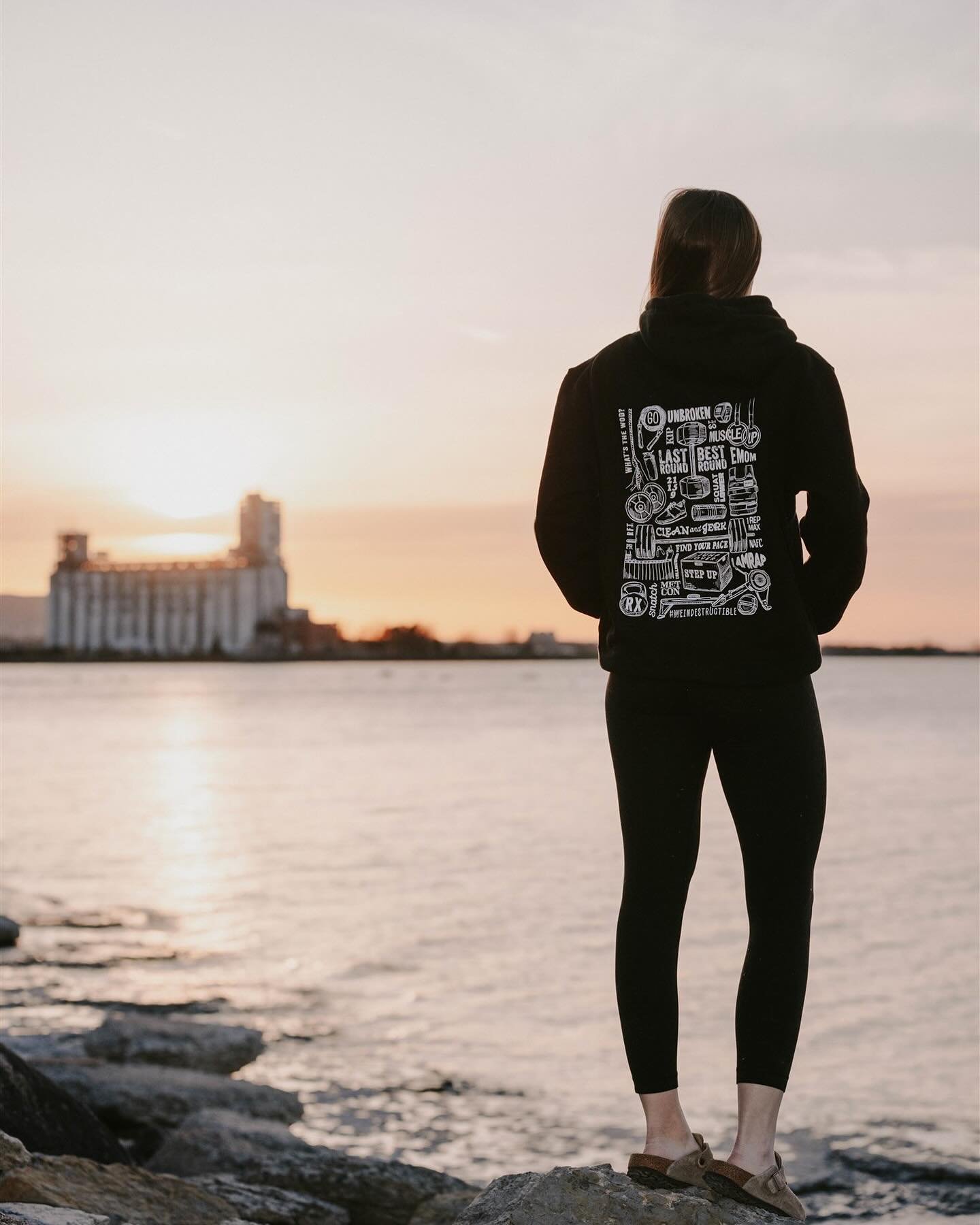 From gym wear to street wear.
Repping the box anywhere has never looked so good.

Our Inside the Box design is available in multiple colour options in hoodies, men&rsquo;s t-shirts, and oversized unisex tee&rsquo;s.

Grab yours now.

#CrossFitIndestr