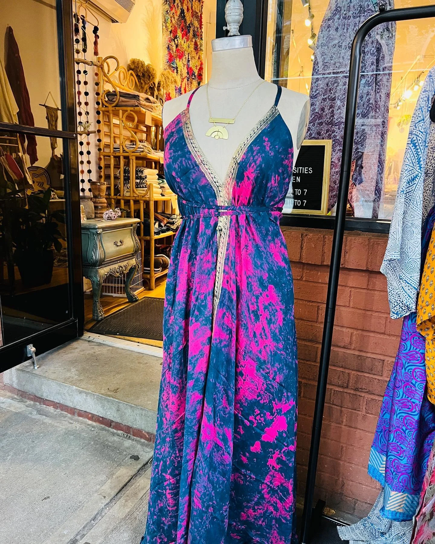   SHOP DRESSES  