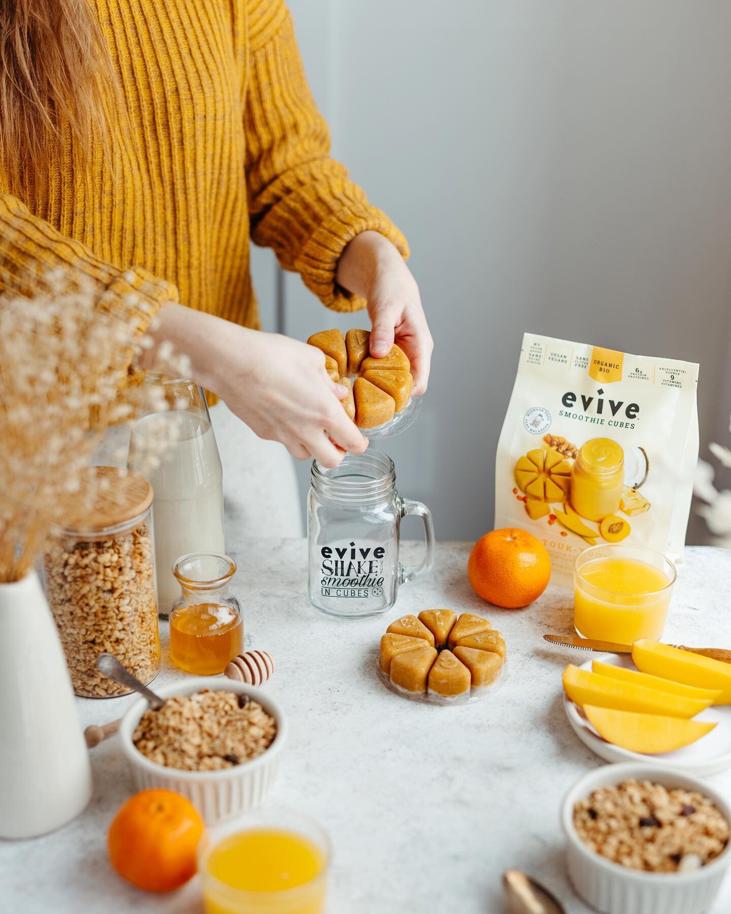 Matin orange 🍊 
Pour @evivenutrition 🧡

Canon EOS R5
Sigma 50mm f1.4
@gosselinphoto 
.
.
.
.
#foodphotography #food #foodie #foodstagram #foodblogger #instafood #foodlover #yummy #delicious #foodgasm #homemade #foodies #instagood #foodiesofinstagra