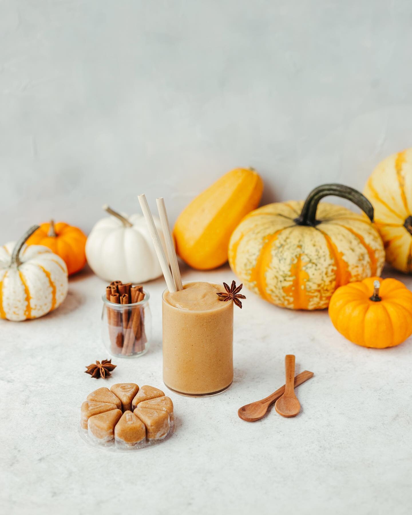 L'automne en images avec @evivenutrition 🍂🥧
.
.
.
.
#halloween #fall #falldecor #halloweendrink #falldrink 
#foodphotography #food #foodie #foodstagram #foodblogger #instafood #foodlover #yummy #delicious #foodgasm #homemade #foodies #instagood #fo