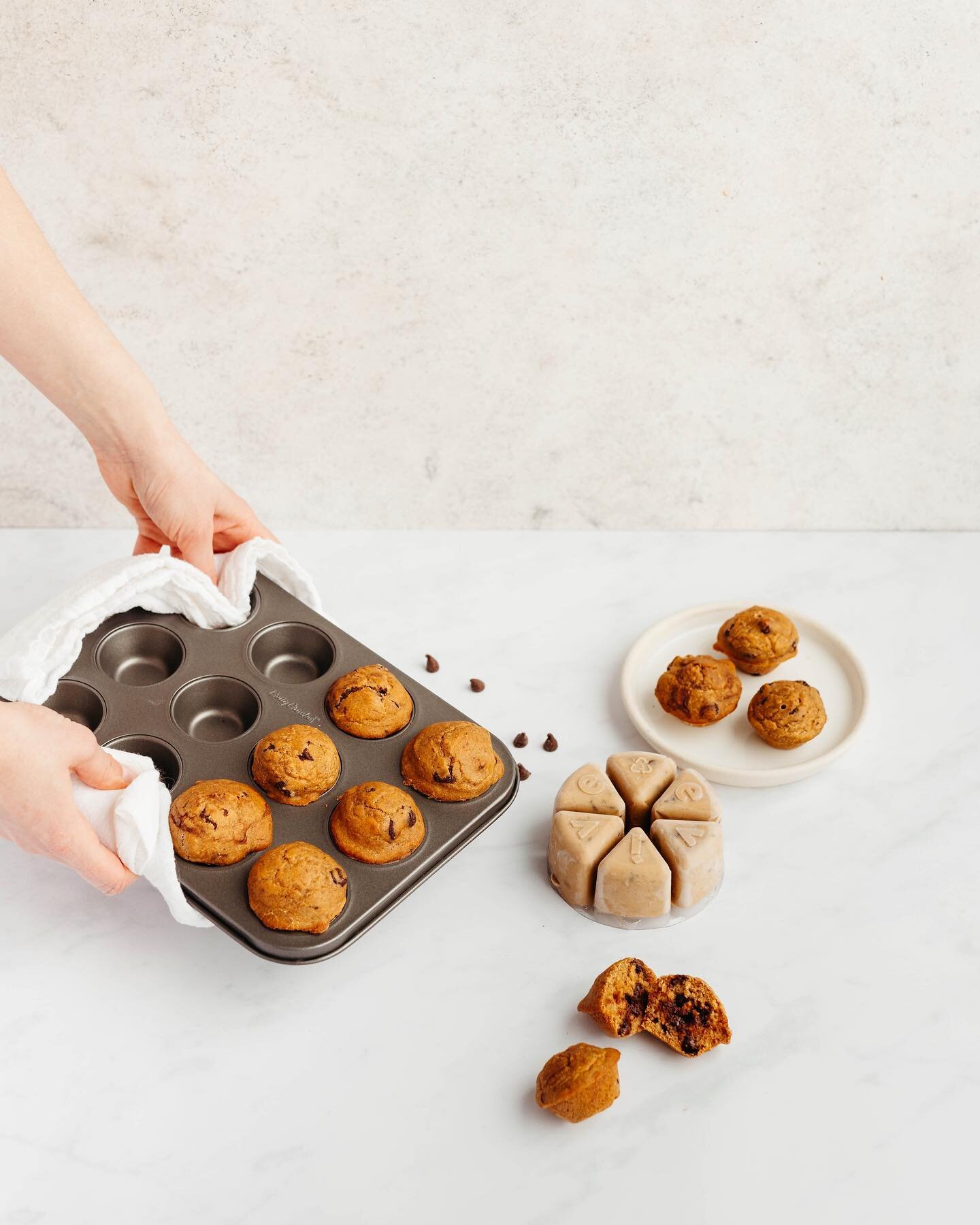 Bien heureuse d'avoir pu contribuer &agrave; ce magnifique lancement de produit avec @evivenutrition 🧁📷 

PS: je confirme qu'on les as TOUS mang&eacute;s 🐷👌🏻

#food #foodphotography #studio #muffins