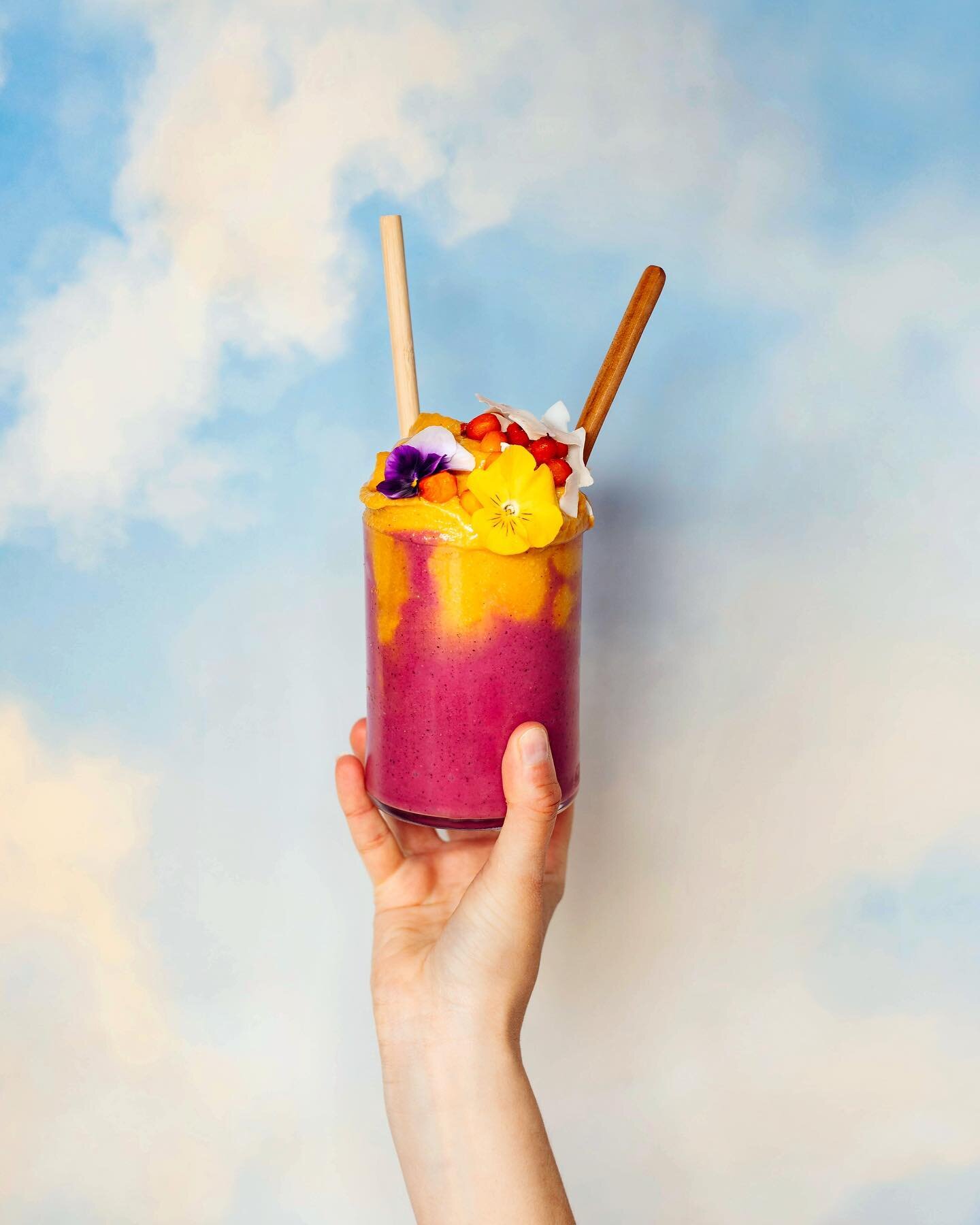 L'&eacute;t&eacute; dans un verre ☀️🍧
Stylisme et photo pour @evivenutrition 📷 

-

#foodphotography #food #foodphoto #foodphotos #studio