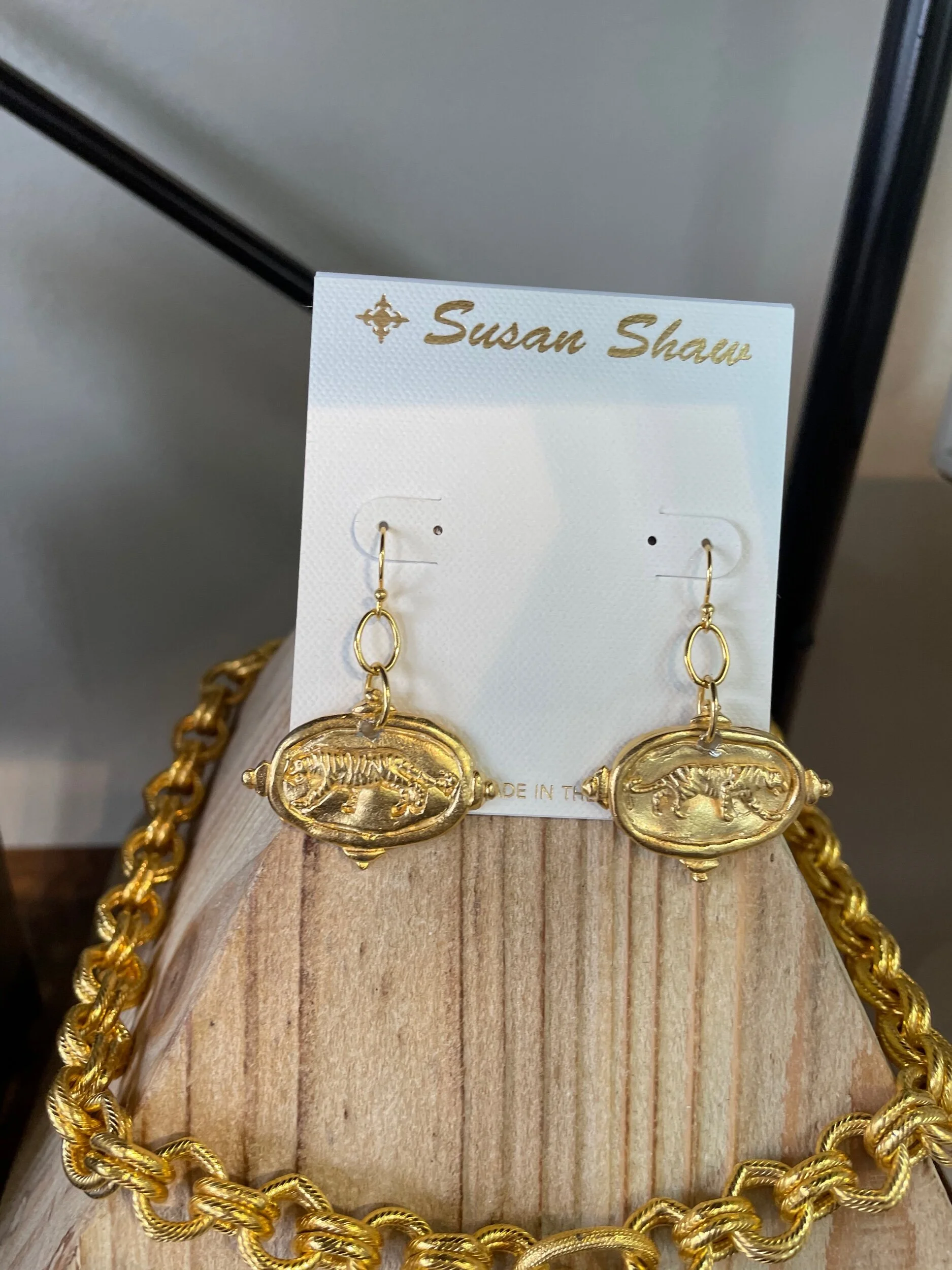 71877A10-B8B5-4B23-96F3-D4E1C4421542