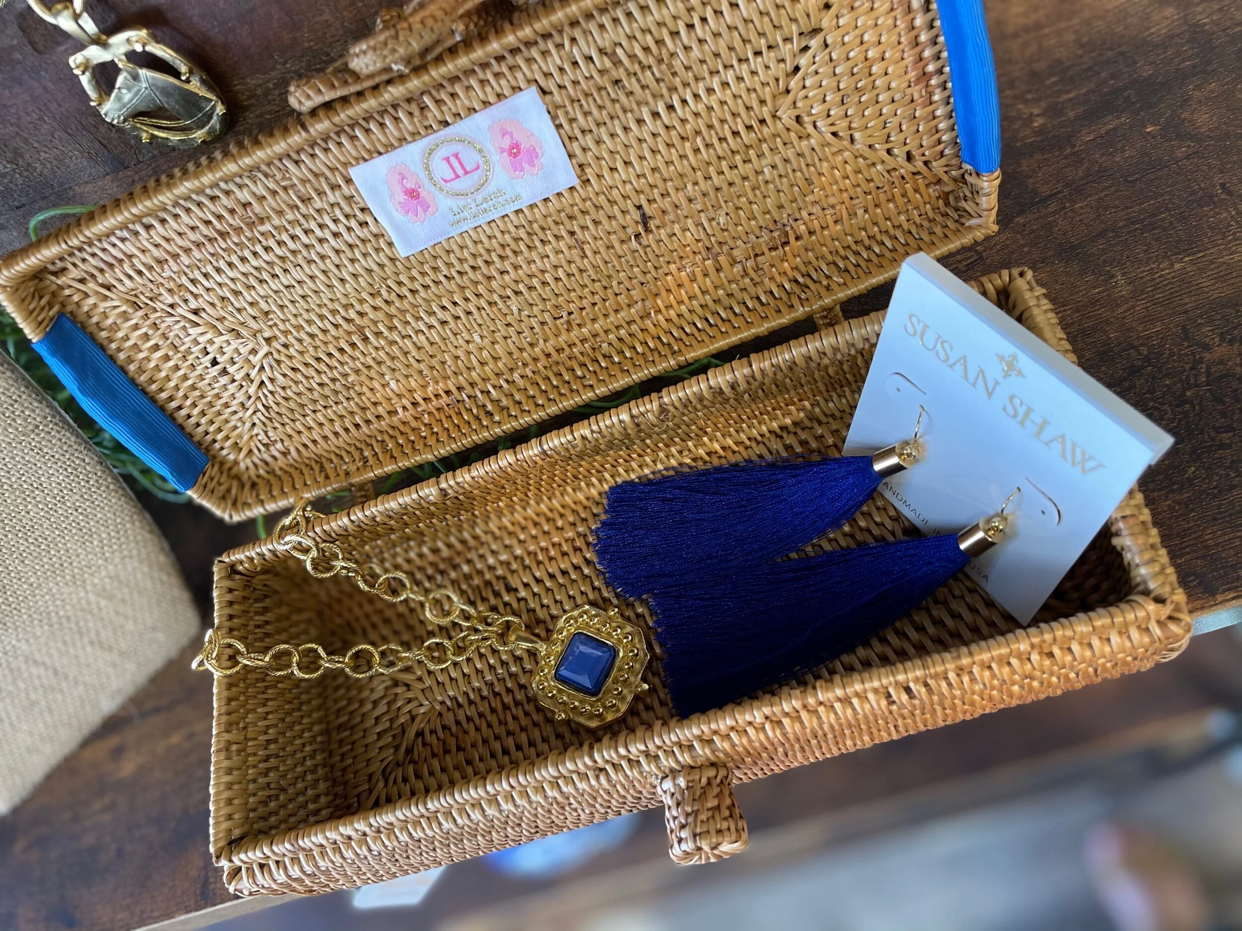 D0ADB6BF-3735-48DE-AE54-8D6B2E27611C