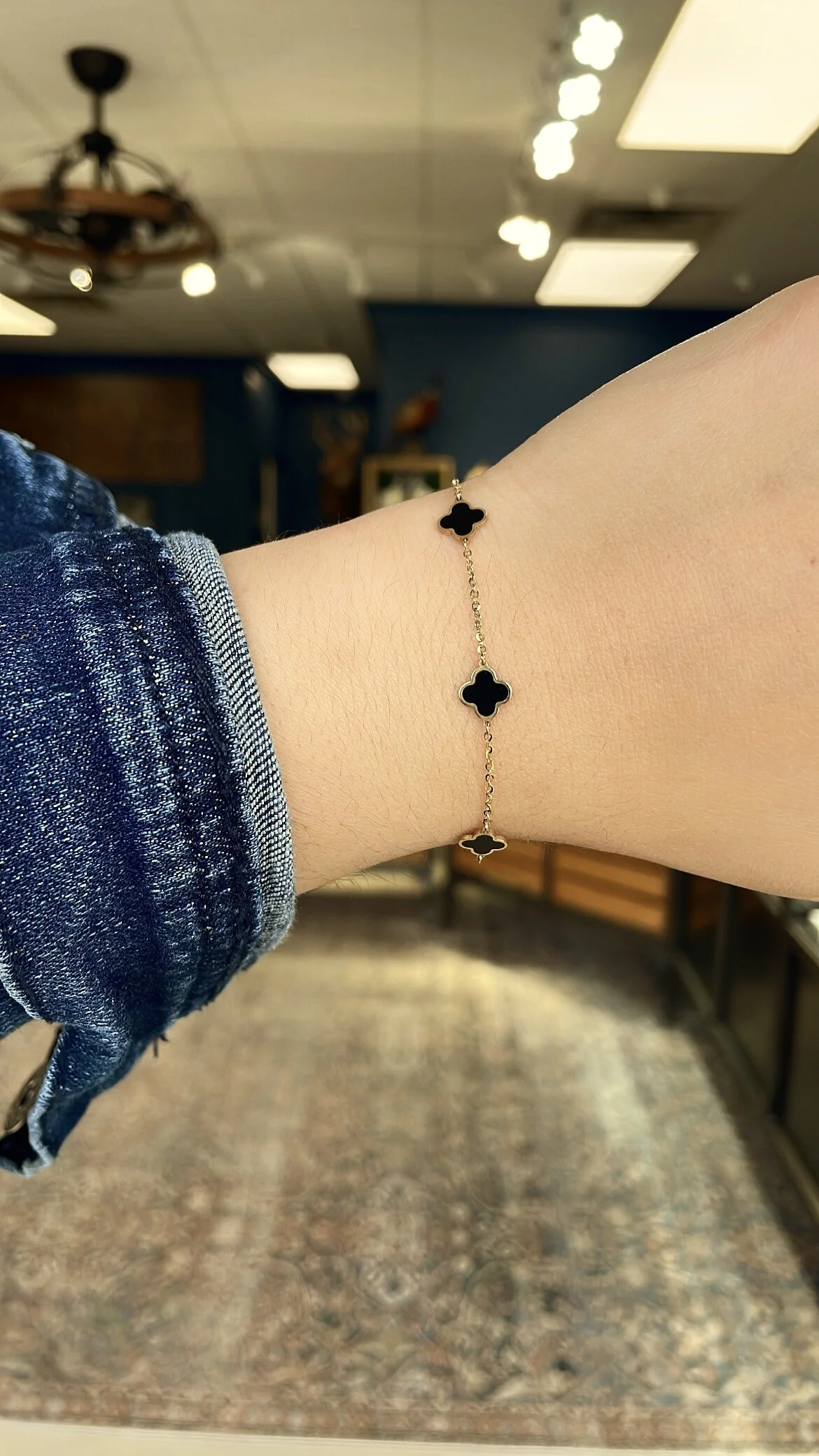 18A0E365-75C6-44F4-8F8C-8ED13C14E8DE