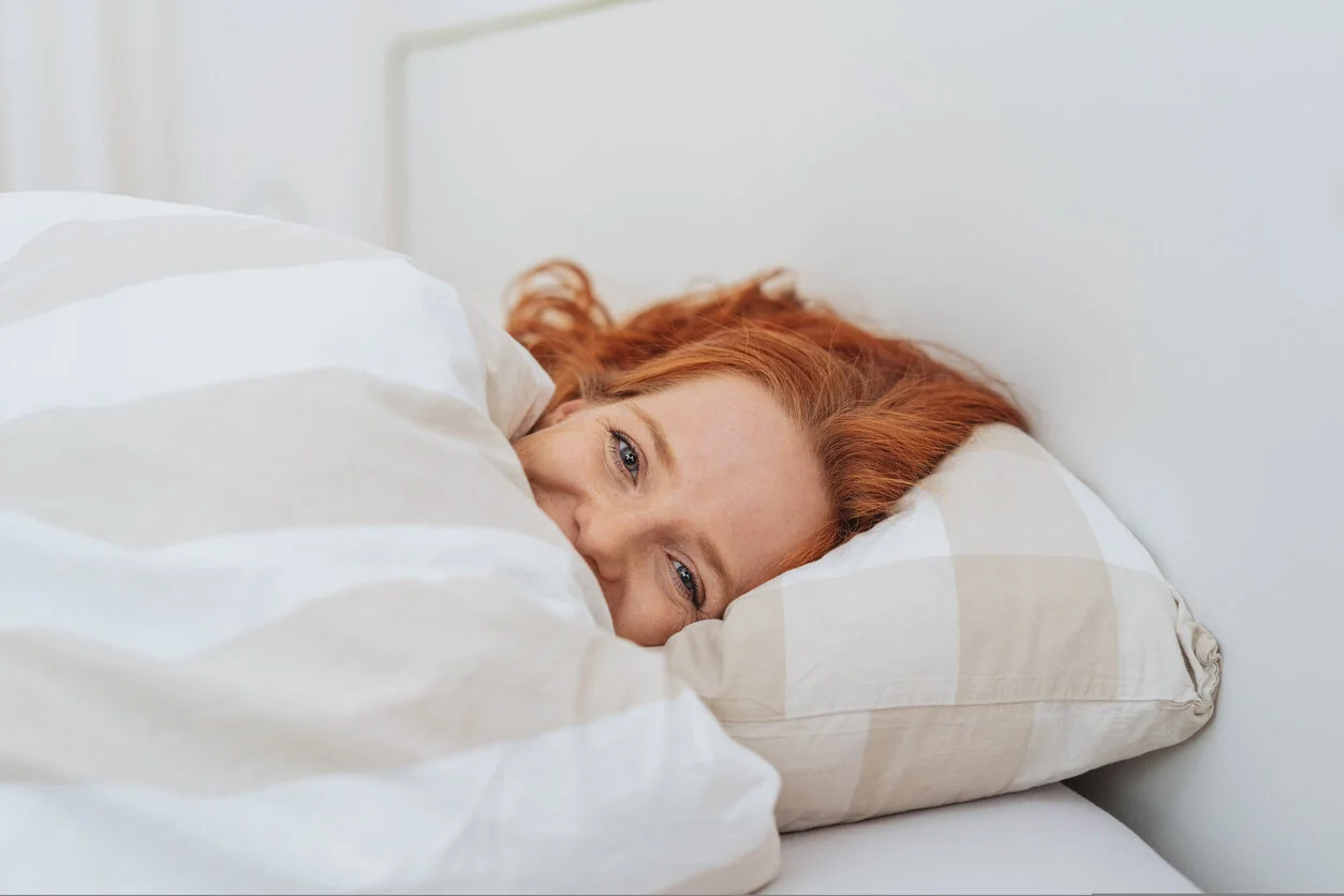 kvinna myser i sängen.jpg