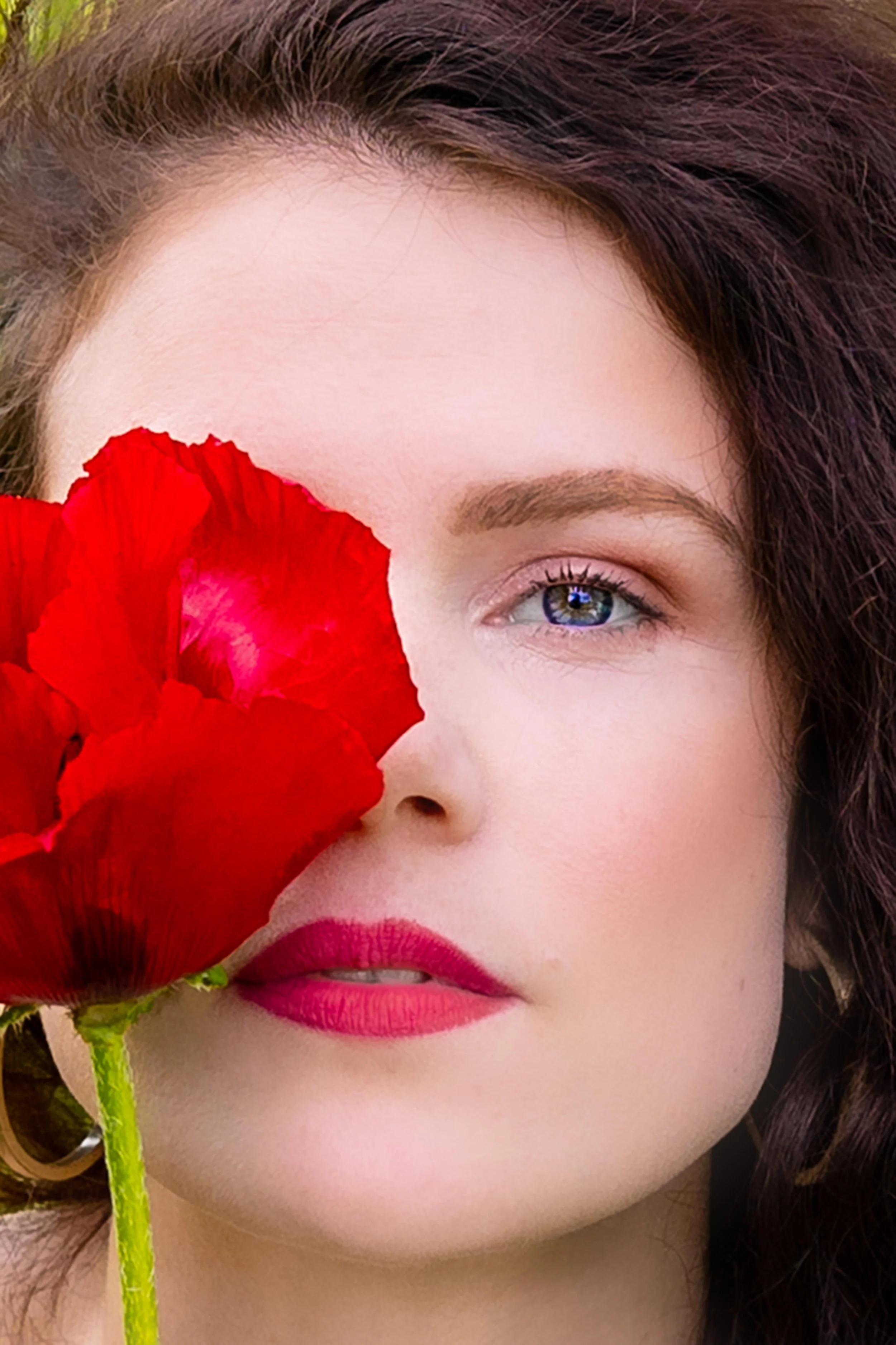 "Der Blick" Porträt mit Mohnblume
