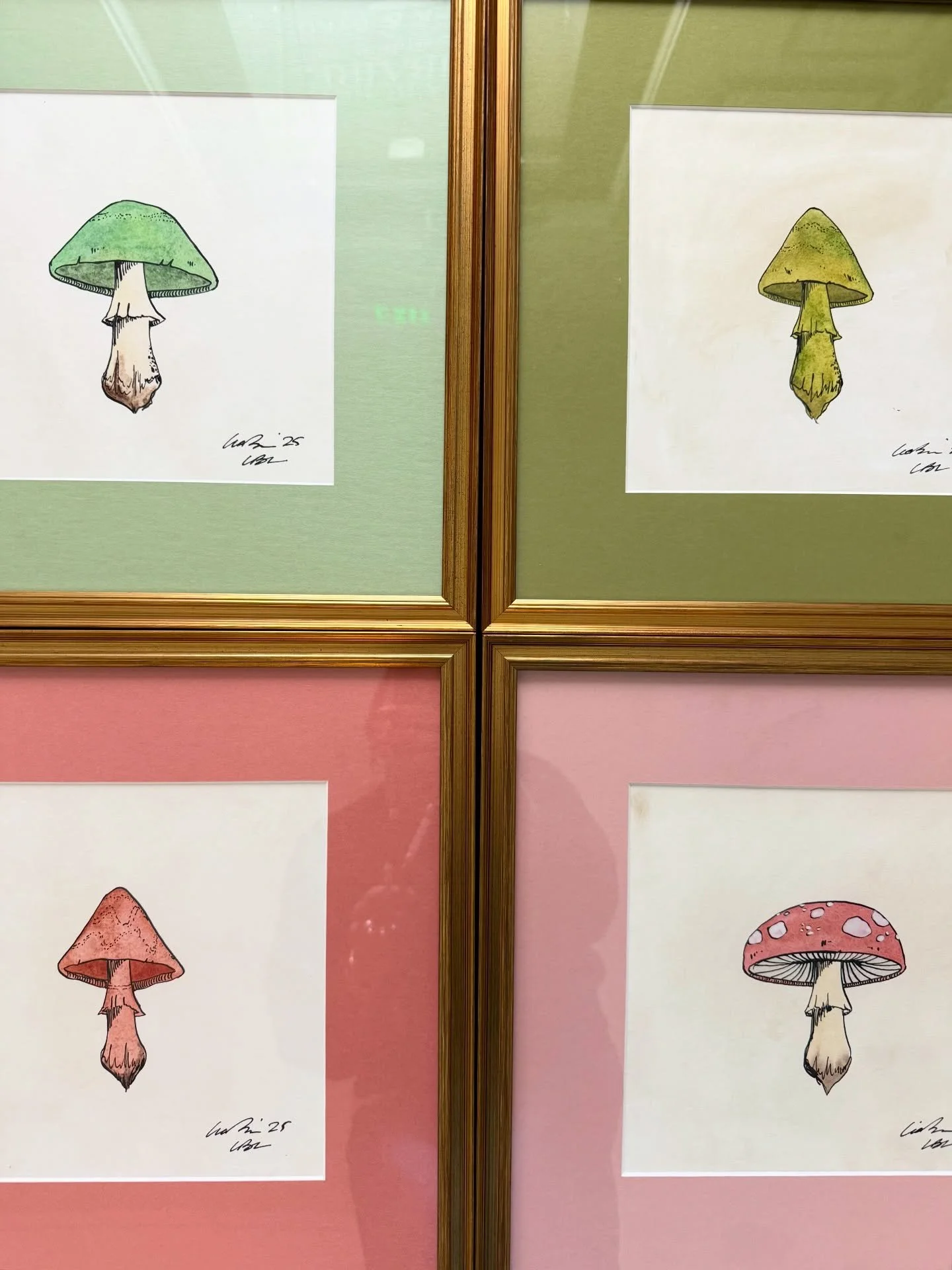 The glare is really getting to me today but here are 4 fresh mushrooms, with matching mats, ready to go. These aren&rsquo;t listed so dm w any questions. These are big enough to stand alone or look great as a pair, or even a quad!