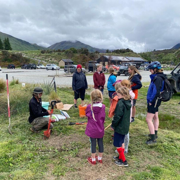 Big ups to our 7-9 and 10-12 year old girls putting in the mahi at Bike Glendhu last week. Planting a bunch of natives, all part of the Bike Glendhu regeneration project!

Check out our 'Grow your local' January holiday camp if you're keen to get you
