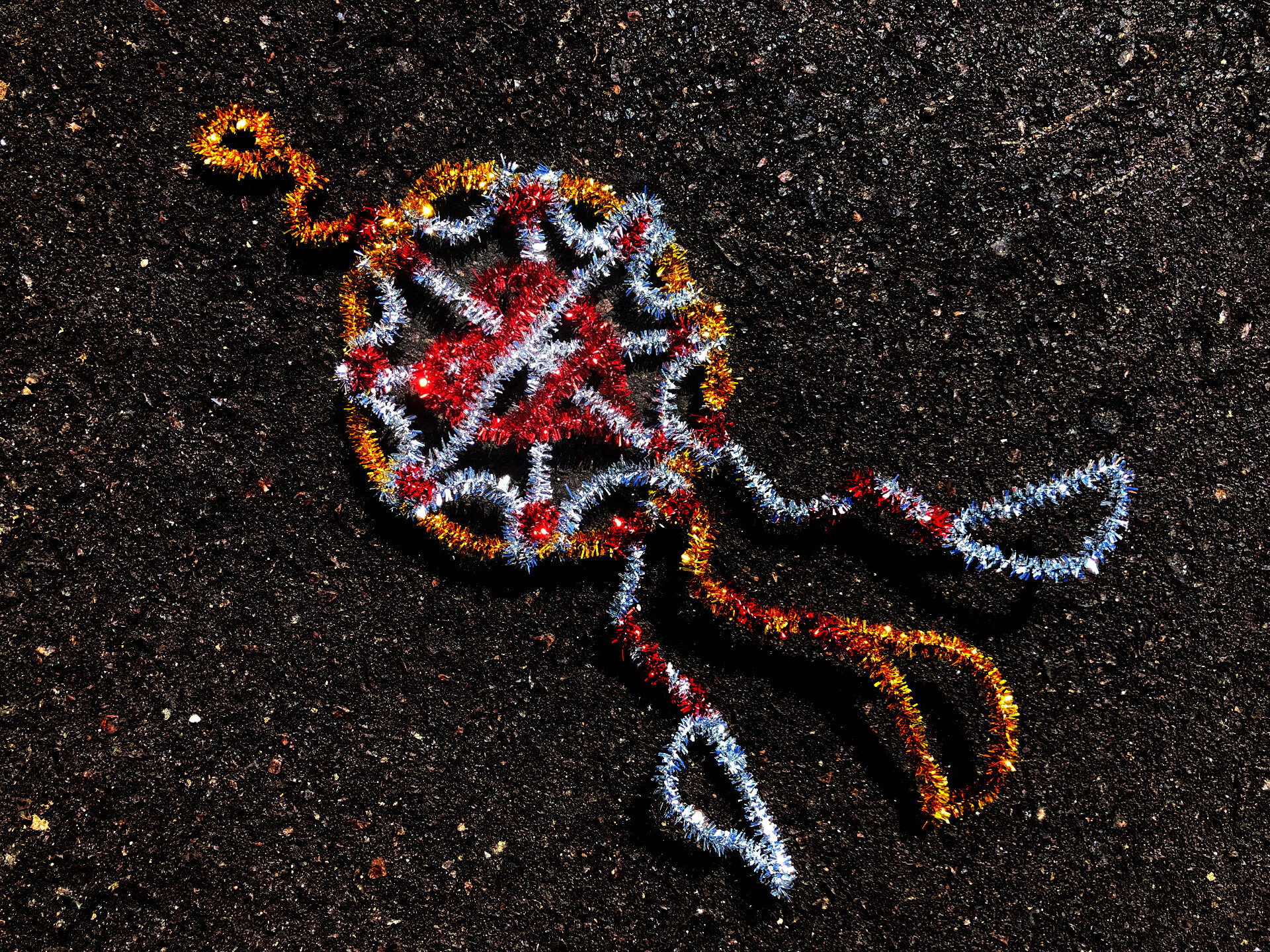 Dreamcatcher using glitter pipe cleaners