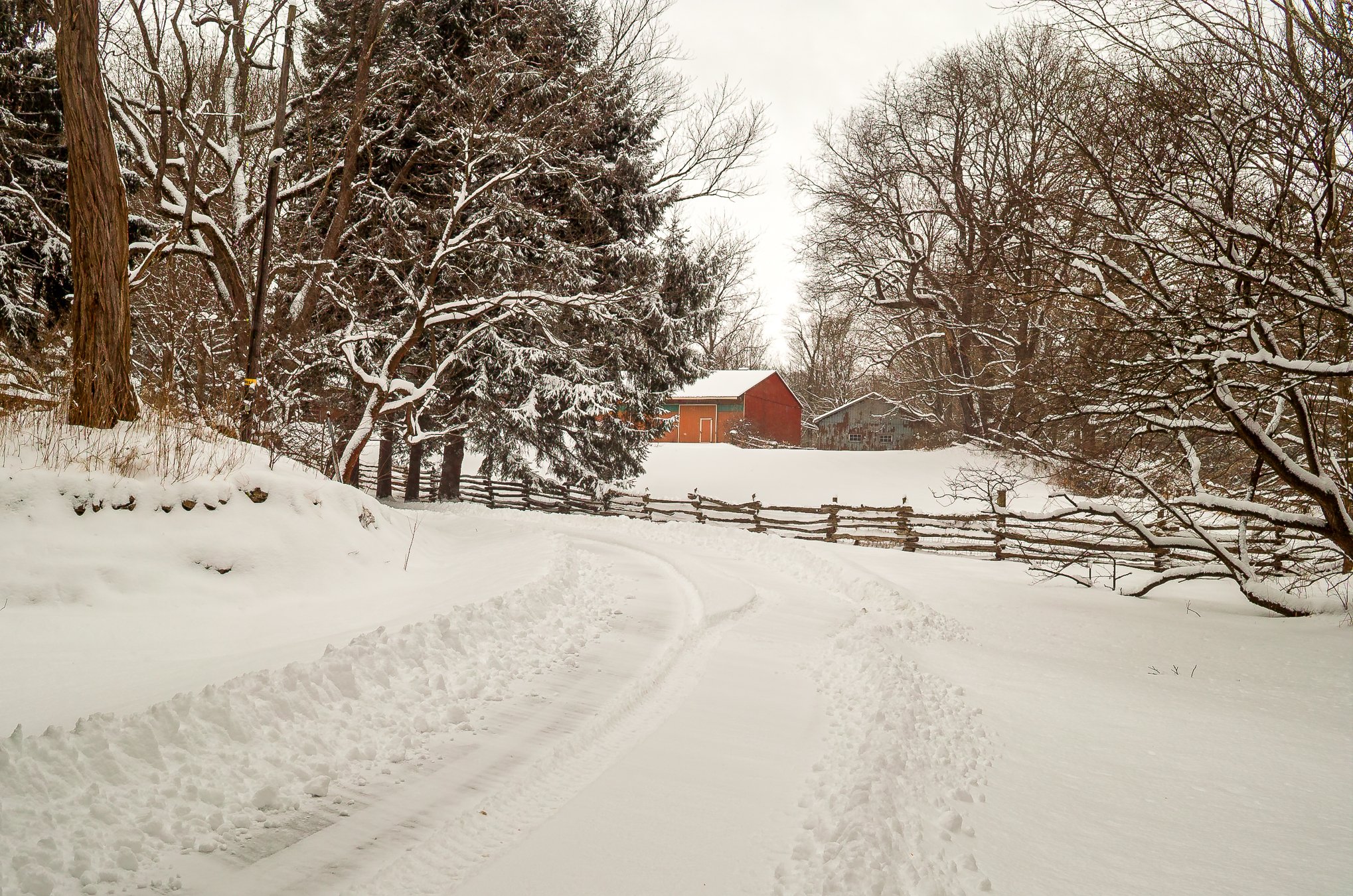 Red barn Mineral Springs. Sigma DP2: 200 sec/f6.3/ iso 100