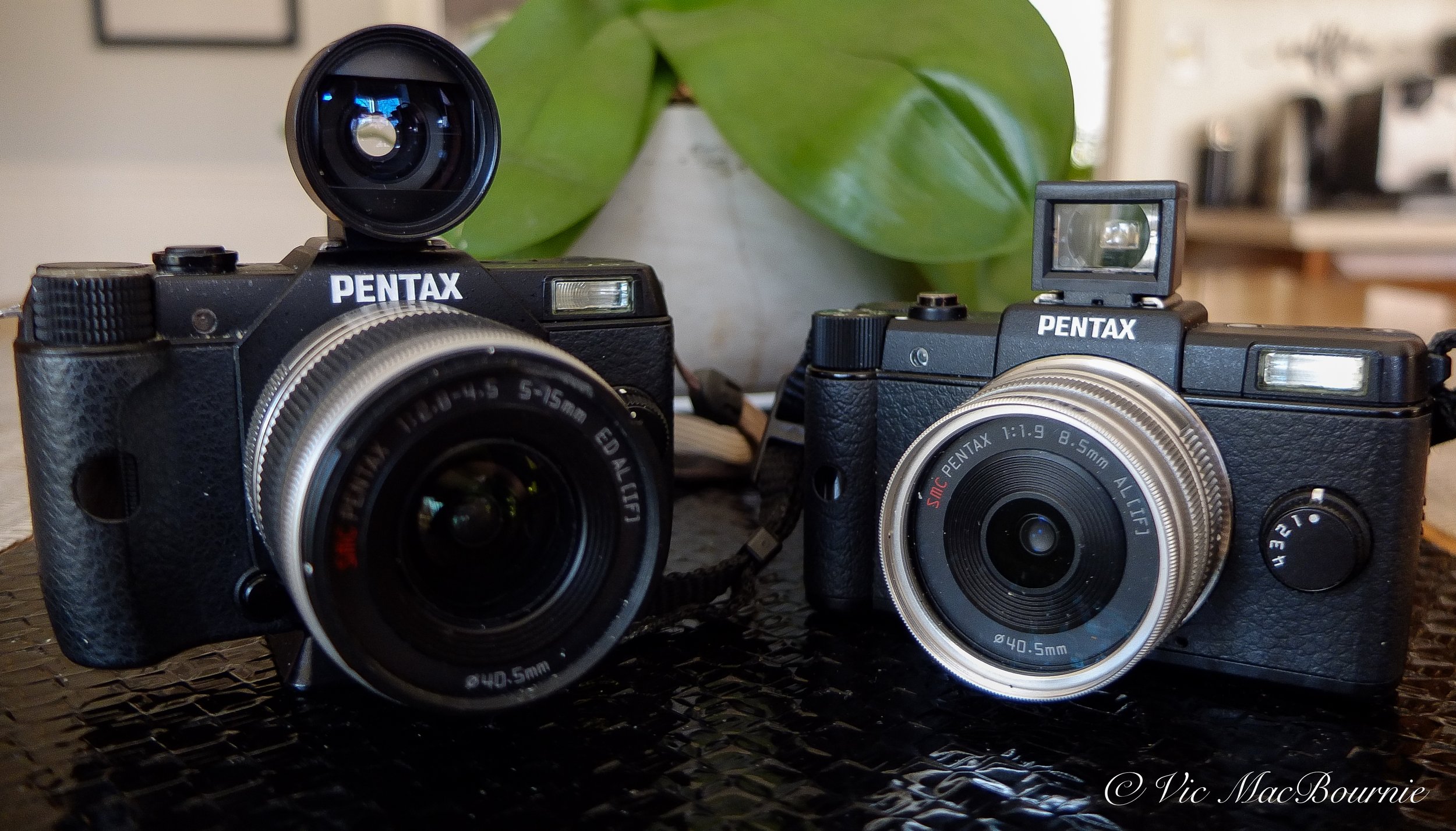 Two very different optional external viewfinders on the Pentax Qs. The TTArtisan on the left is much larger than the tiny Lichifit on the right.