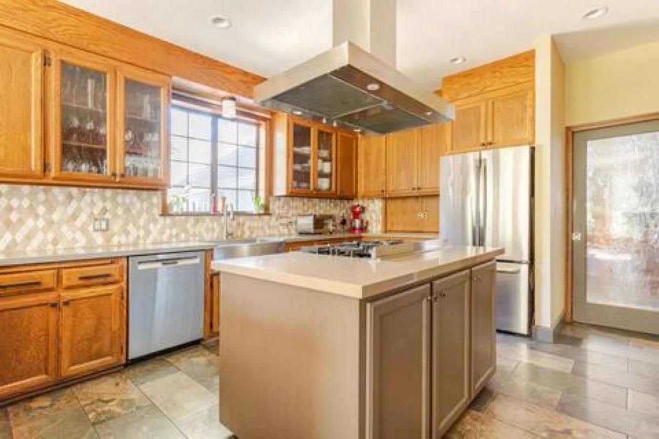 Kitchen2.jpg