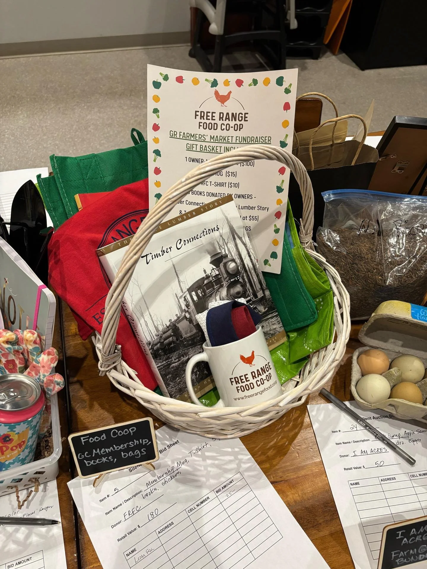 Just an hour left to stop by @rapidsbrewingco to support the @gr_mn_farmers_market fundraiser!! There's tons of baskets to silently bid on, a few vendors, and fun! Of course you can't forget the lovely refreshments from RBC! 

Swing by- there's still