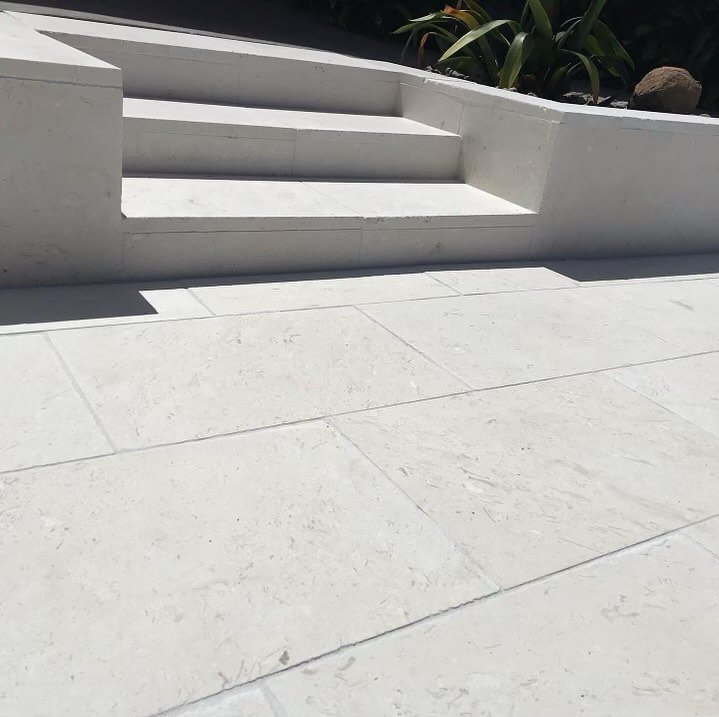 /// Martinique Limestone ///

With Neutral tones &amp; Shell deposits Martinique Limestone is the perfect choice for Pool surrounds &amp; Gardens. 

Available in Multiple formats with a matching 1 piece factory cut Rebate. 

#stonecollectiveoz  #lime