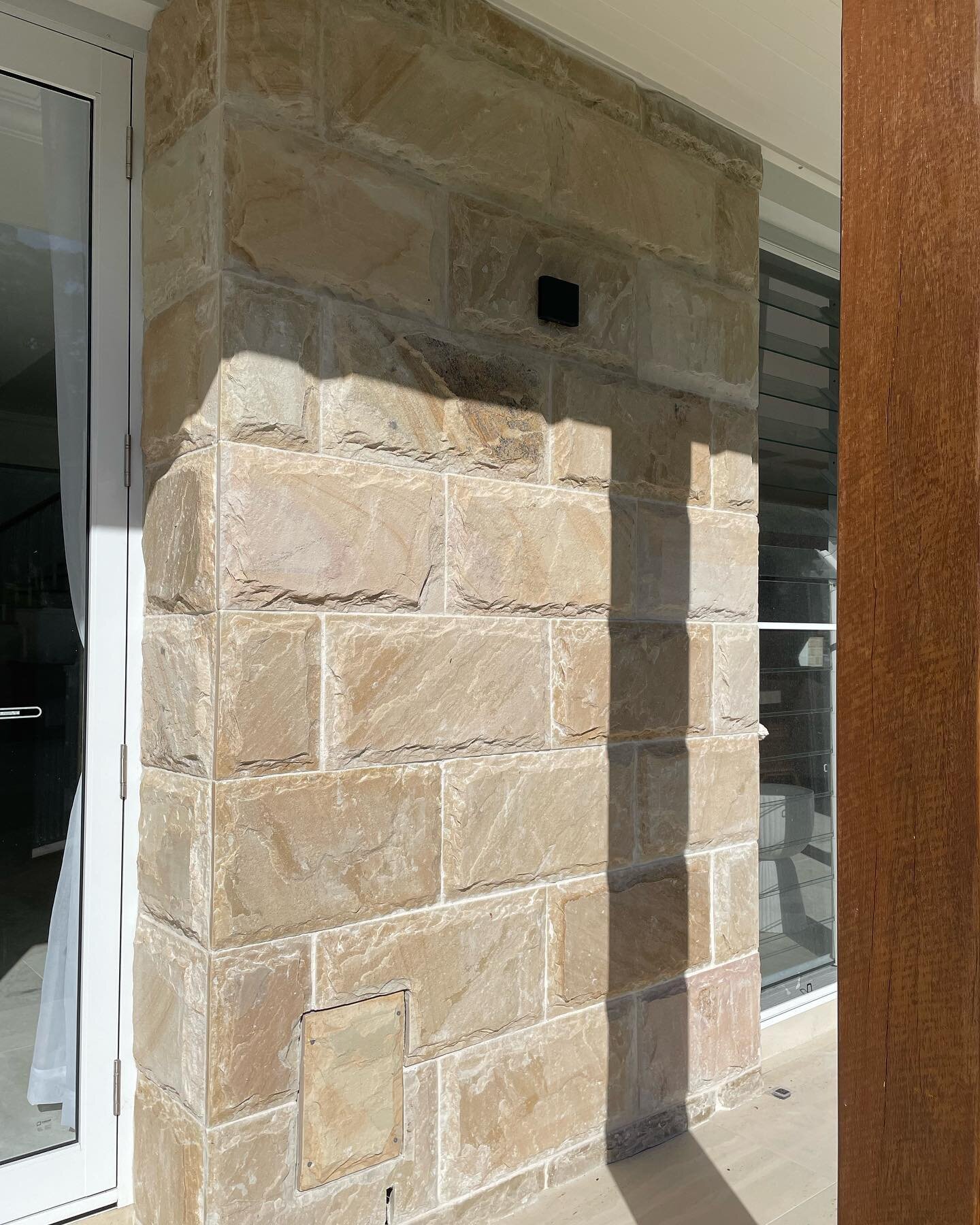 /// Sandune Cladding ///

Natural split Sandstone Cladding, available now. 
600x300mm
600x200mm
400x200mm
1 piece corner units available. 

.
.
.
#sandstone #stonecollectiveoz #sydneylandscapedesign #landscapedesign #claddingstone