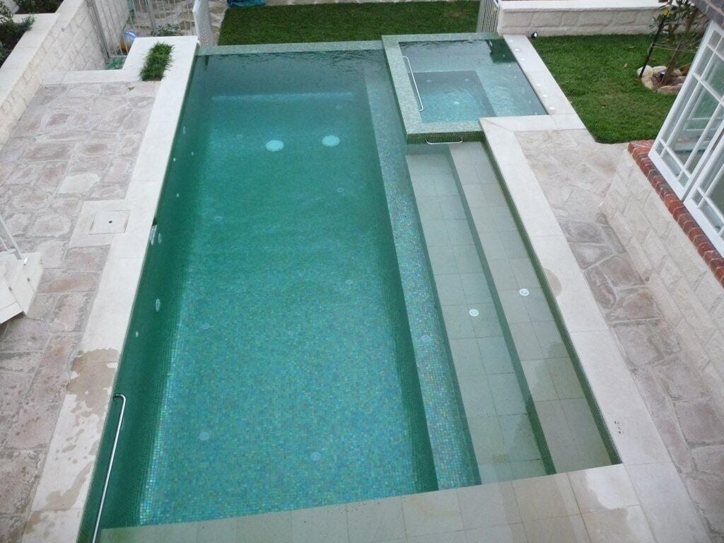 Ezarri Iris green pearl 2.jpeg