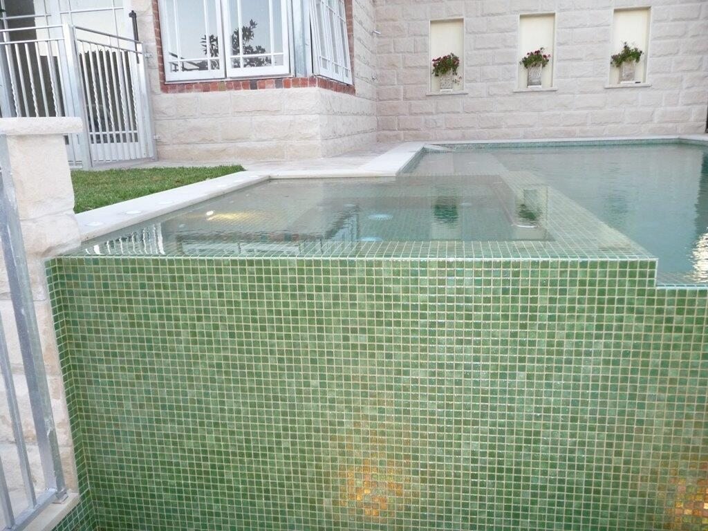 Ezarri Iris green pearl 5.jpeg