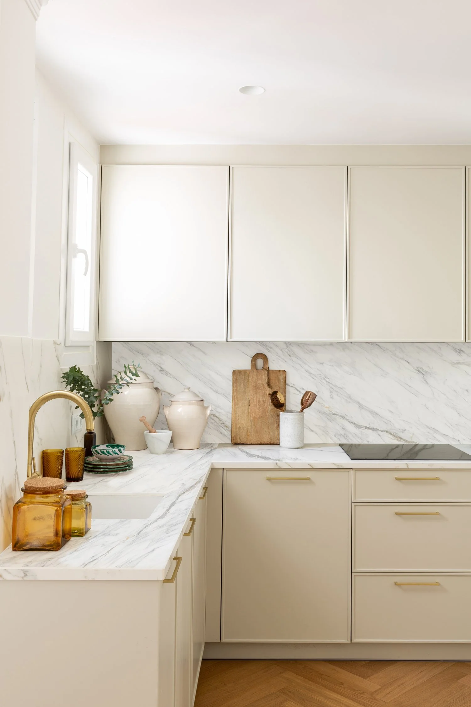 neolith_azure_kitchen_02.jpg