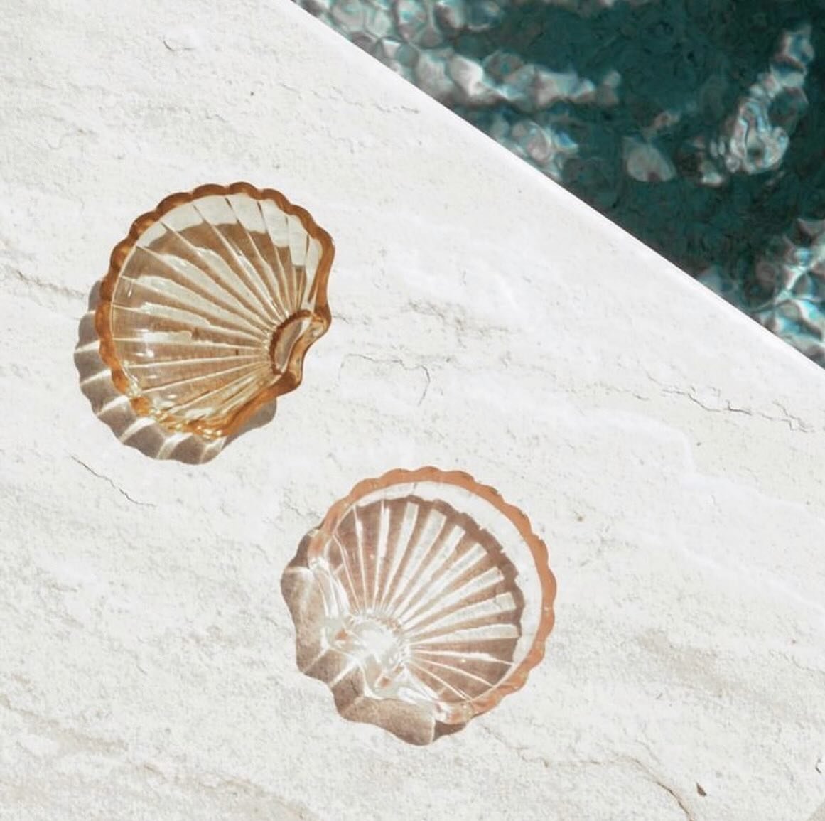 Happy first full moon of the year ✨

We have the moon hanging out in the watery sign of CANCER 🌊

Making it a great time to reflect and release anything that is not nurturing your soul or bringing you a sense of peace. This is an intuitive, protecti