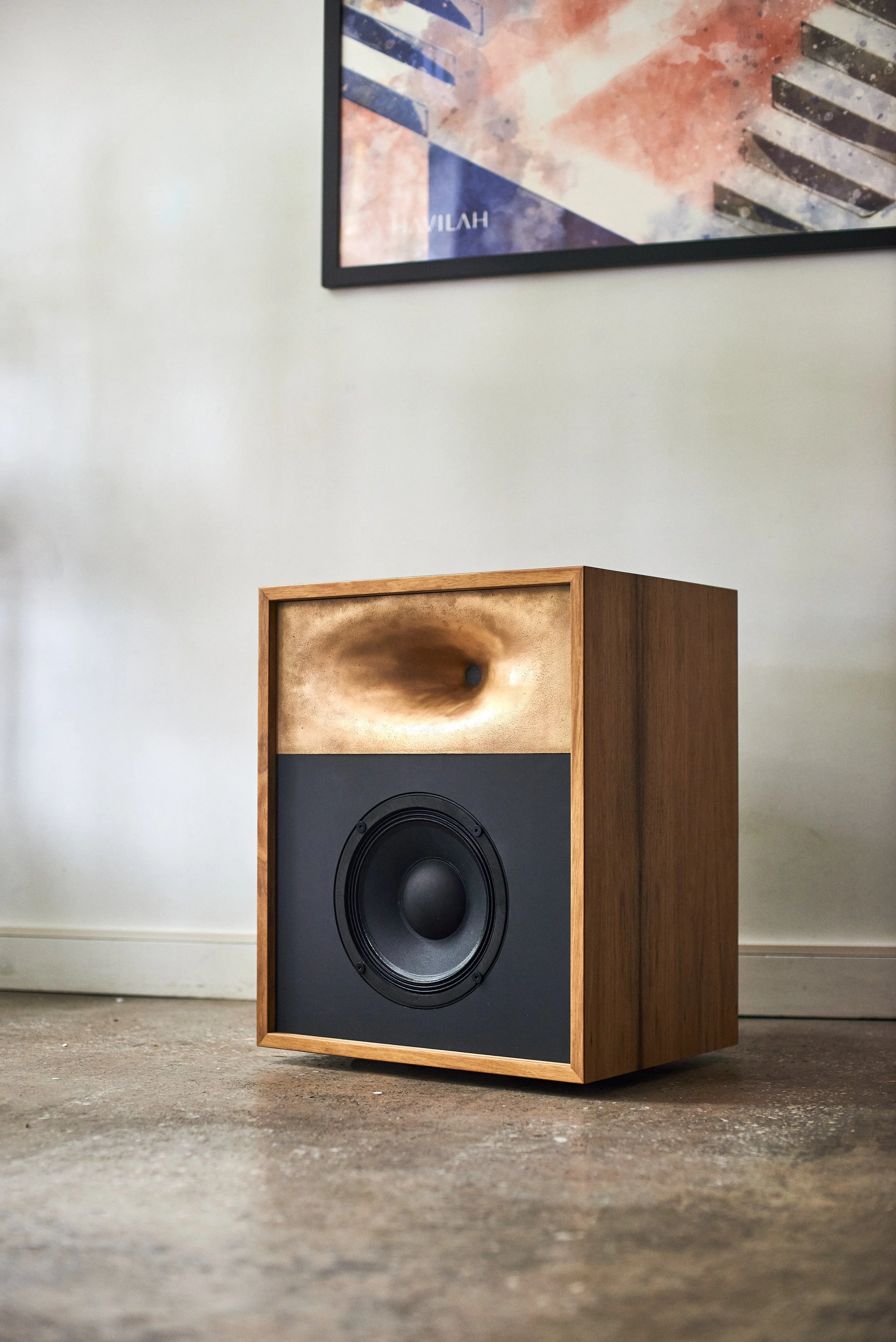Compact 2-way active loudspeaker.