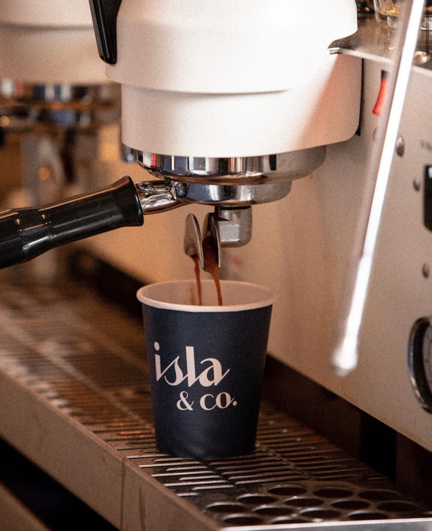 Start the day happy and caffeinated ☕️
Brunch starts at 10 AM! 

📍@islaandco 
#coffee #wpb #brunchallday