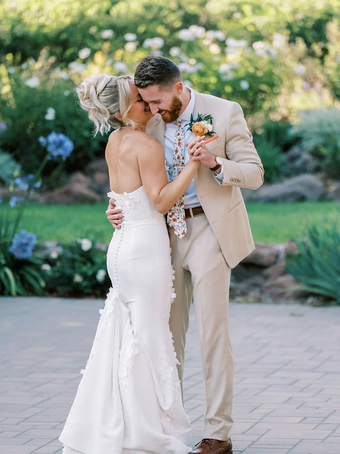 A moment straight out of a fairytale! Our stunning bride shared her first dance with her forever love, glowing with a soft glam makeup look and an elegant updo. Truly unforgettable 😍

Our team truly exceeded expectations, and we feel so fortunate to