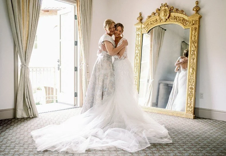 A moment full of joy ✨Our stunning bride sharing the sweetest hug with her mama on her wedding day, nothing compares to this kind of love.

We had the honor of doing her bridal makeup, the full bridal party glam. Seeing everyone glowing and so happy 