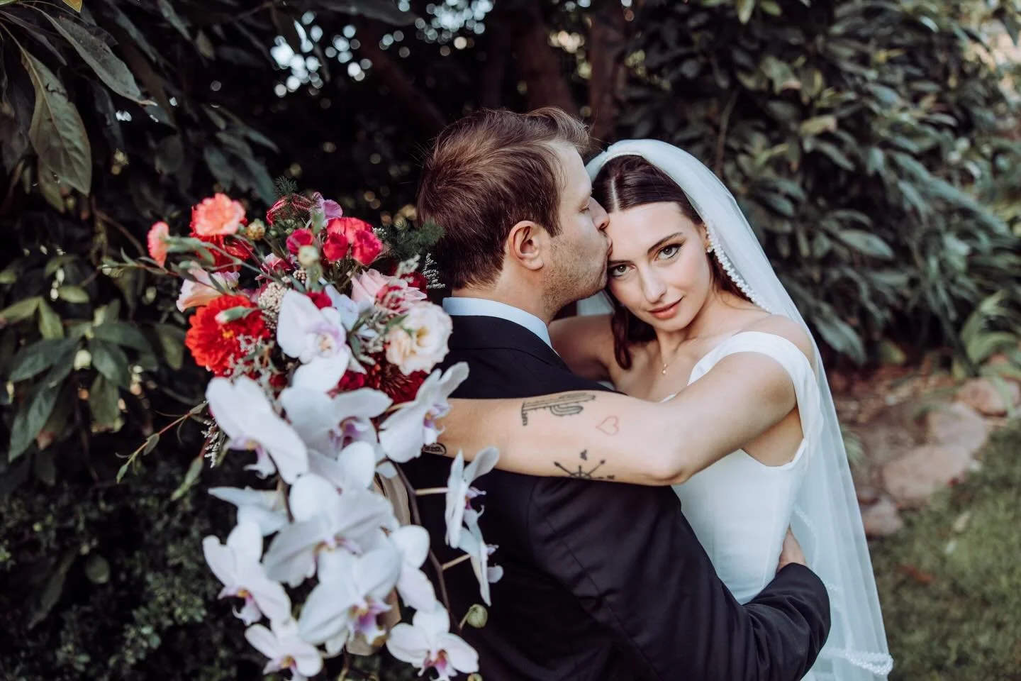 Forever starts with a feeling&hellip; and this was pure romance 🤍

For her wedding day, we created a soft, romantic look that felt effortlessly her. From her glowing, timeless makeup to the dreamy waves that framed her so beautifully, every detail w