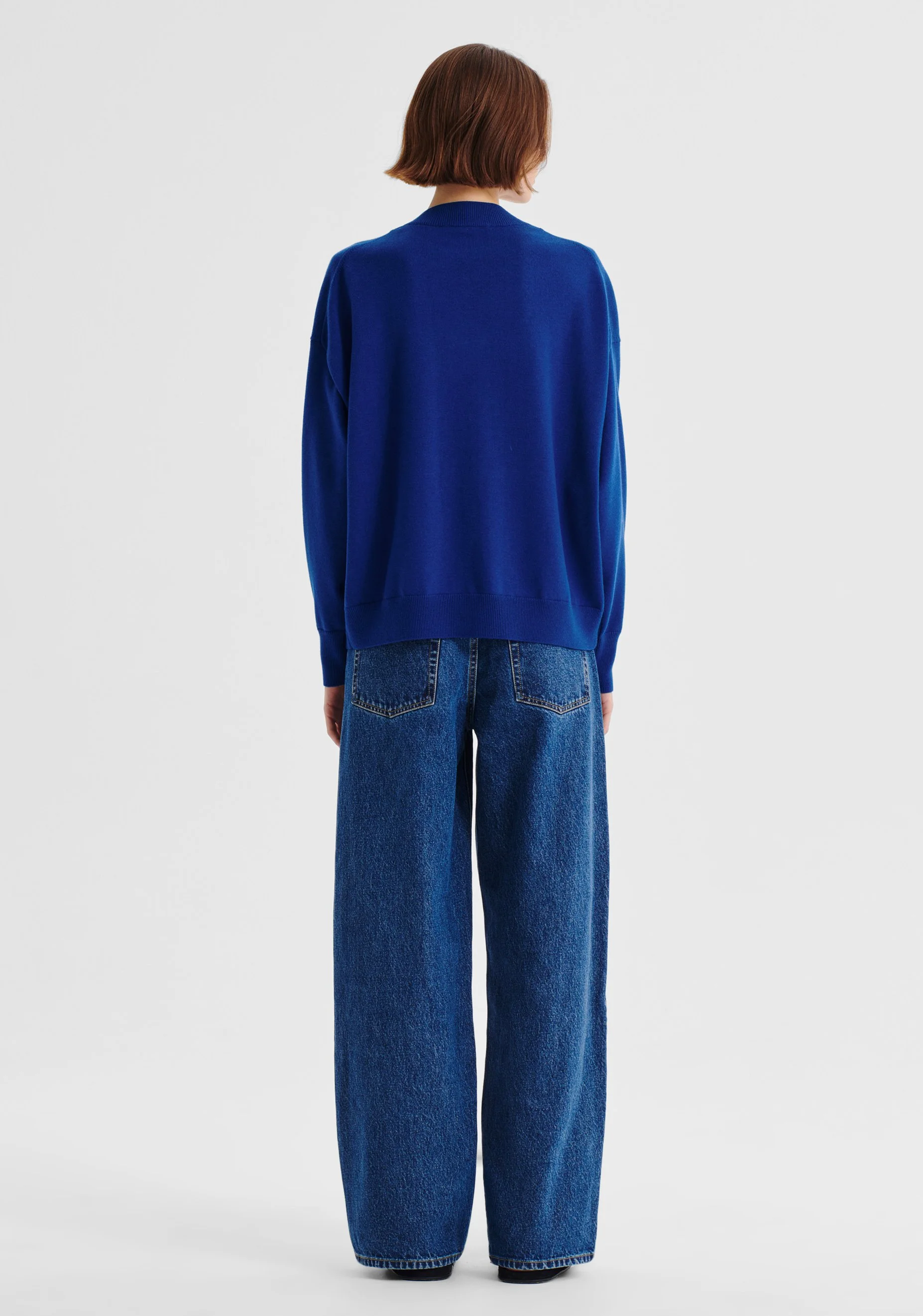 Morrison-AW26-Payton-V-Neck-Merino-Knit-Pullover-Cobalt_4.JPG