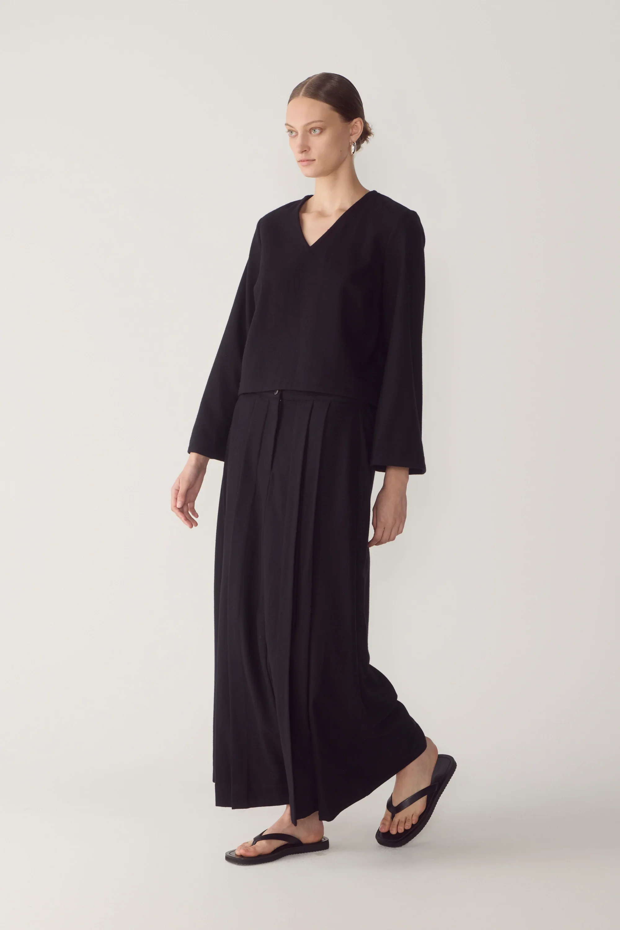 FOEMINA | BLACK WOOL BLEND TOP.