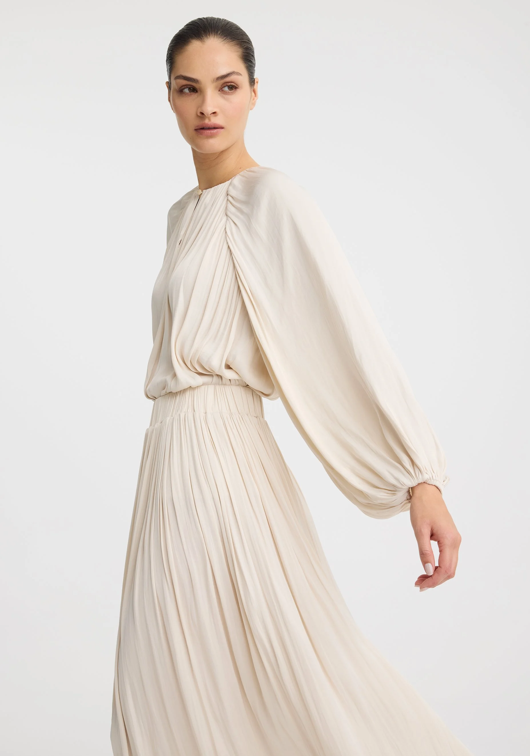 Morrison-SS26-Vivienne-Blouse-Nougat_4.jpeg