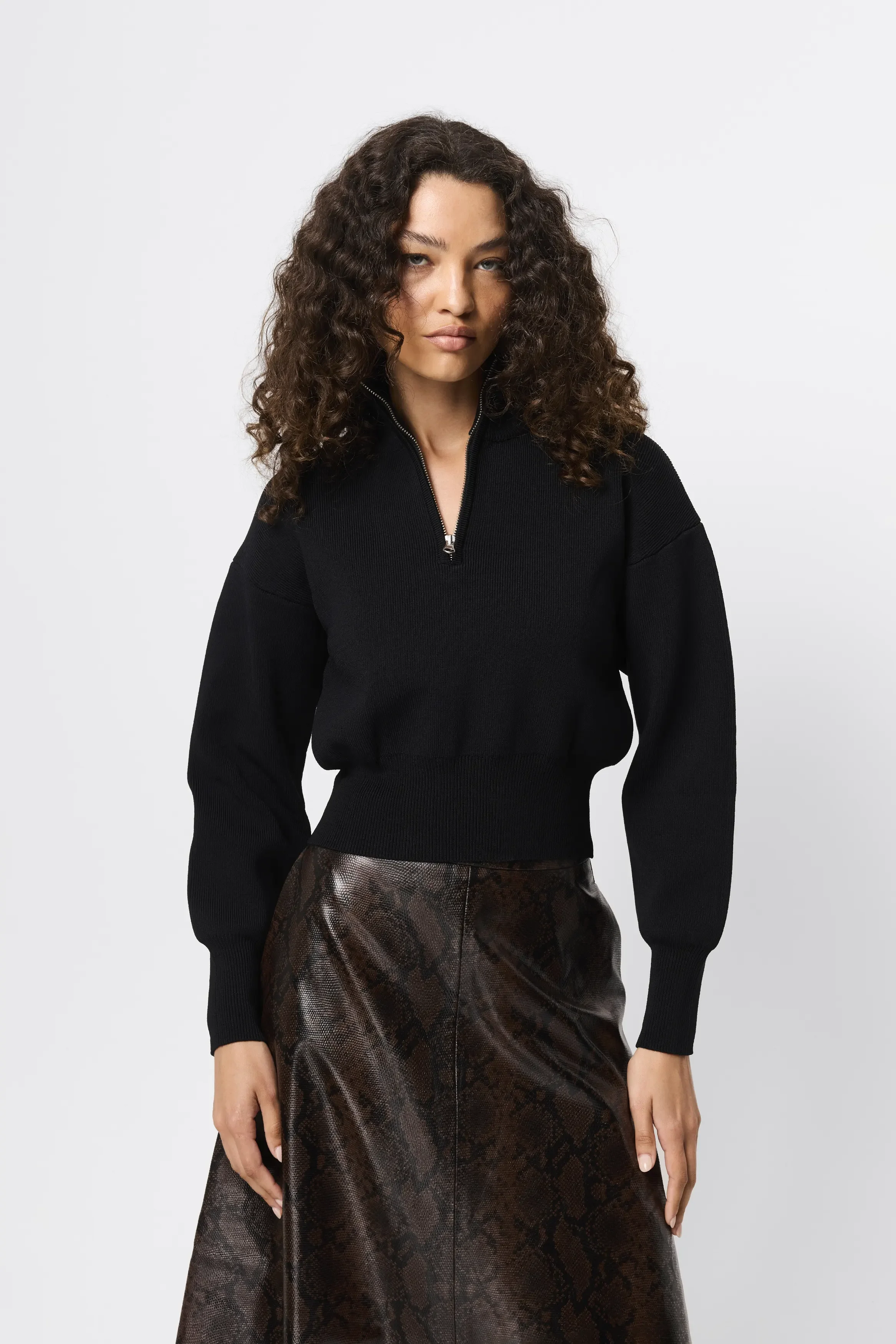 LexingtonSweater_Black_Ecomm_Autumn26_04.webp