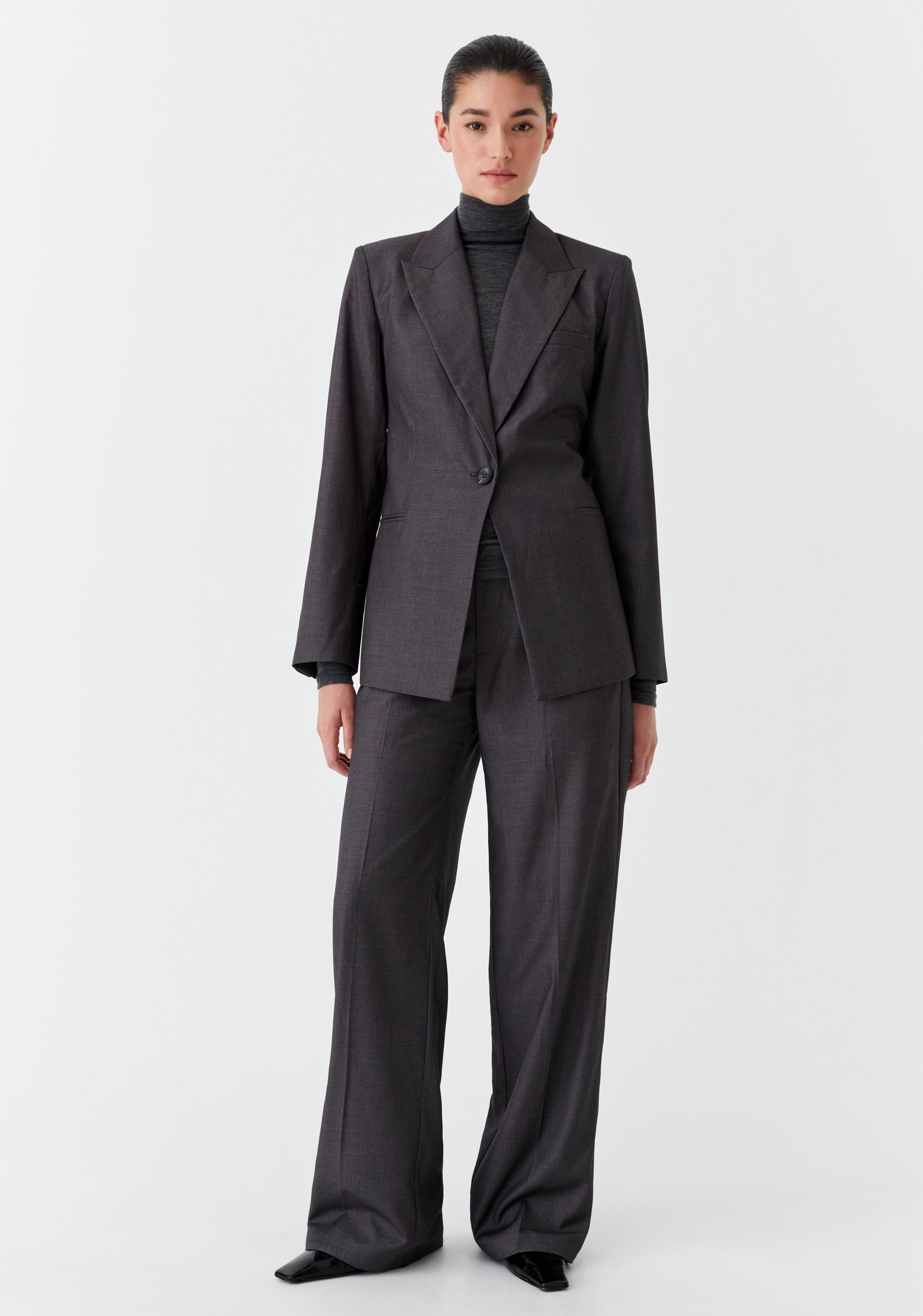 Morrison-AW25-Vale-Blazer-Charcoal_4.jpg