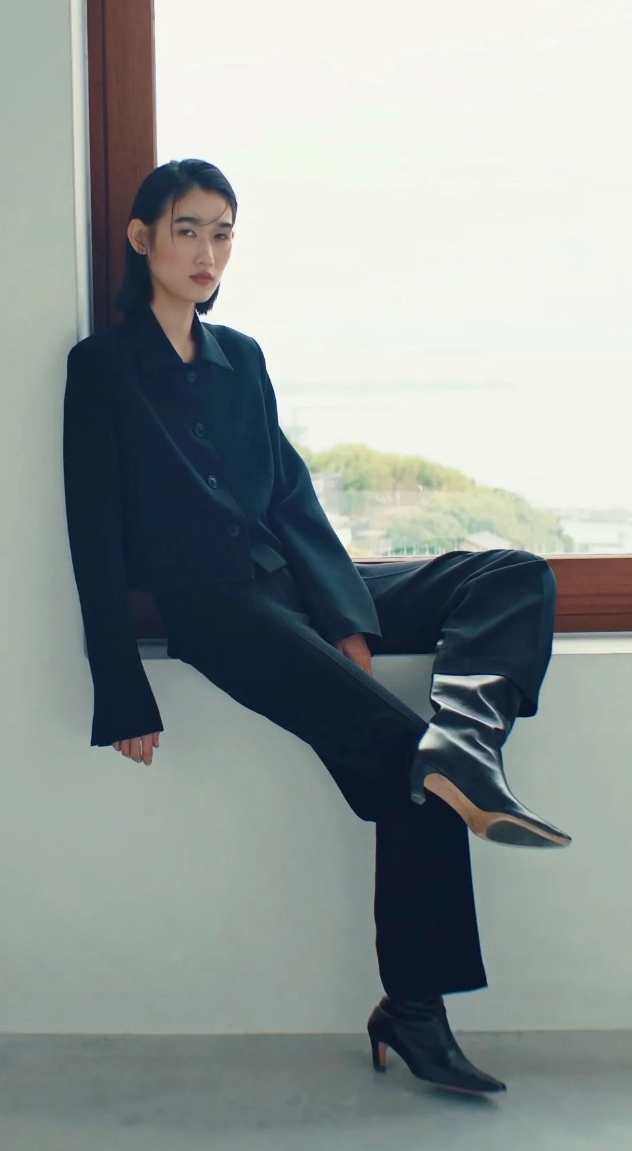 VIKTORIA & WOODS | INNOVATOR, CROPPED BLACK JACKET.