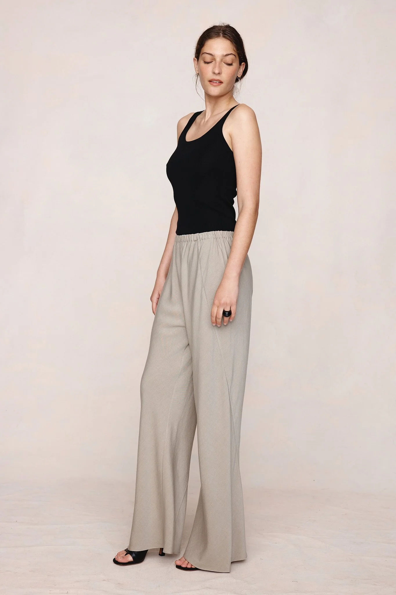 MARLE | GREIGE TENCEL WOOL PANT.
