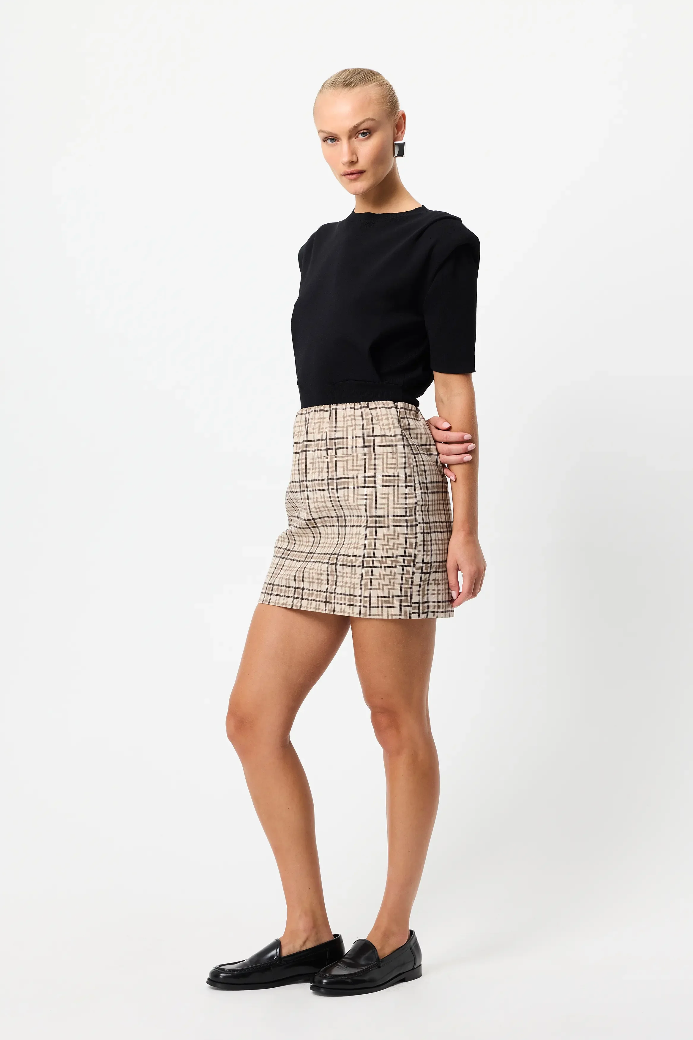 MontrealSkirt_Check_Ecomm_SpringEssentials_02.webp