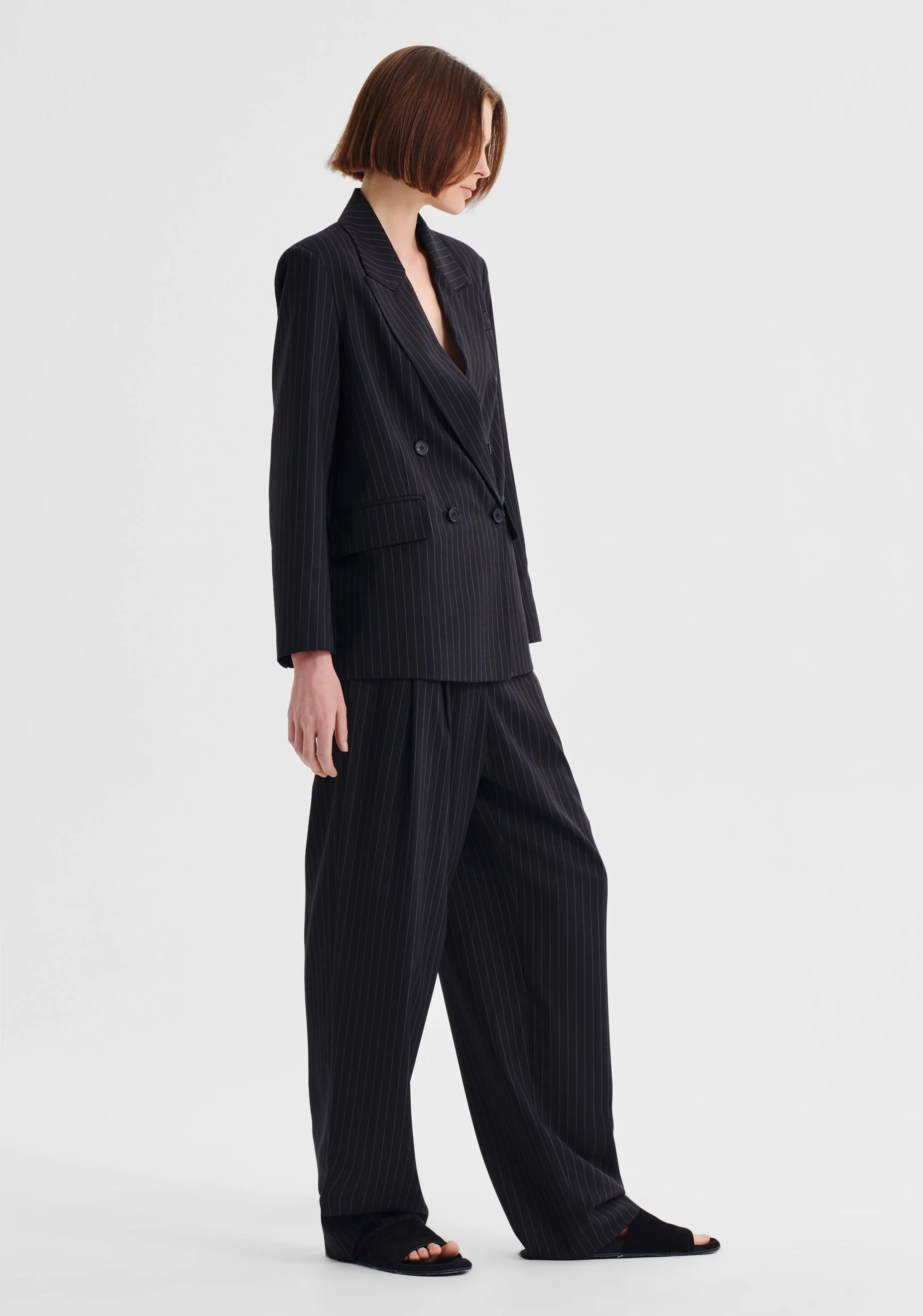 Morrison-AW26-Diego-Blazer-Pinstripe_3.JPG