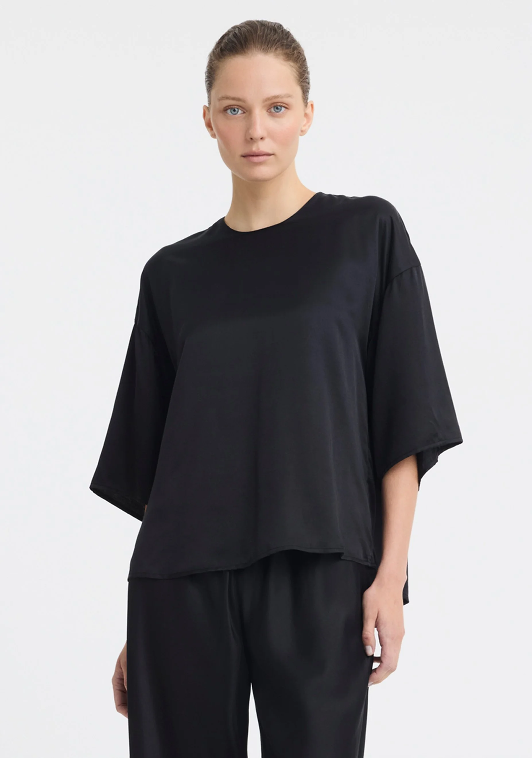 Morrison-SS26-Florence-Tee-Black_1.jpeg