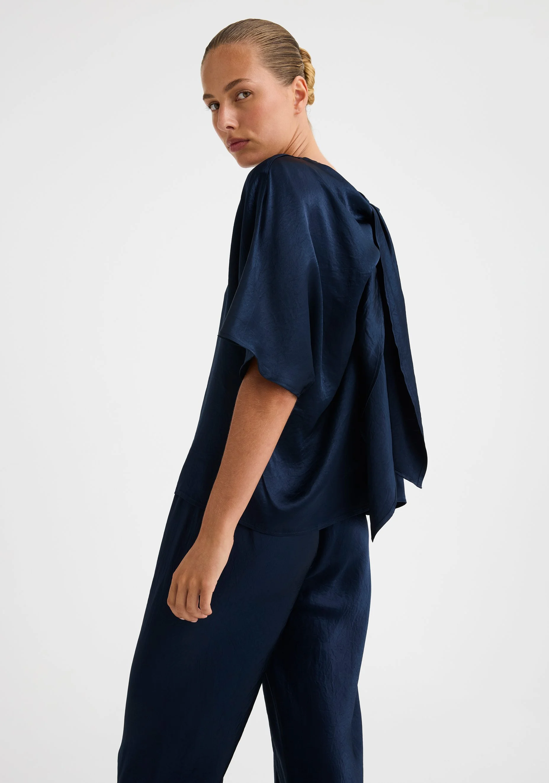 Morrison-SS26-Jasmine-Pant-Navy_4.jpeg