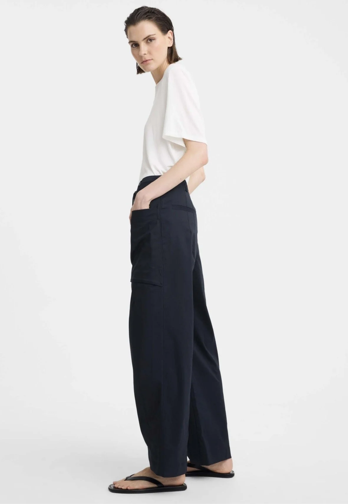 MORRISON | NAVY SANDER CARGO PANT.