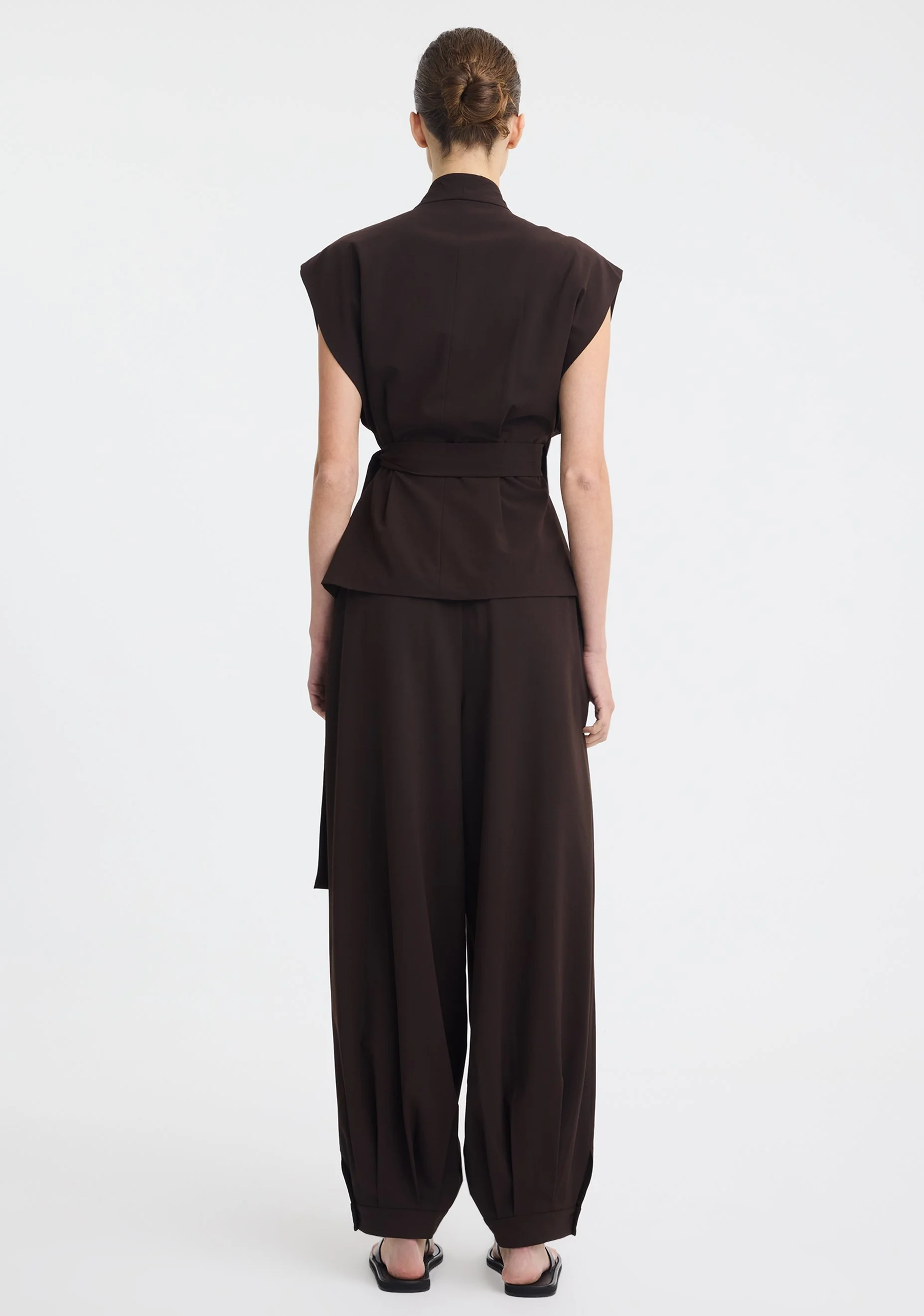 Morrison-SS26-Miguel-Vest-Espresso_5.jpeg
