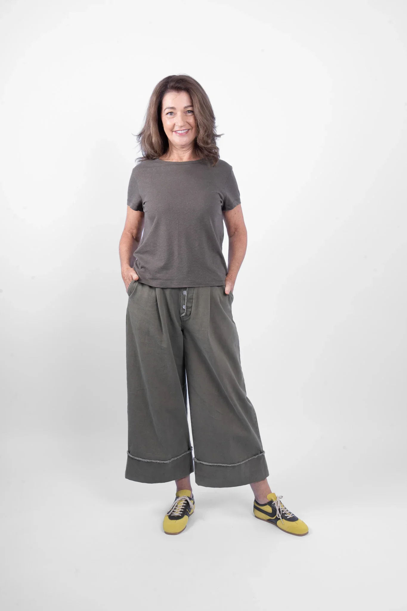MAUD DAINTY | KHAKI SHORT SLEEVE T-SHIRT.