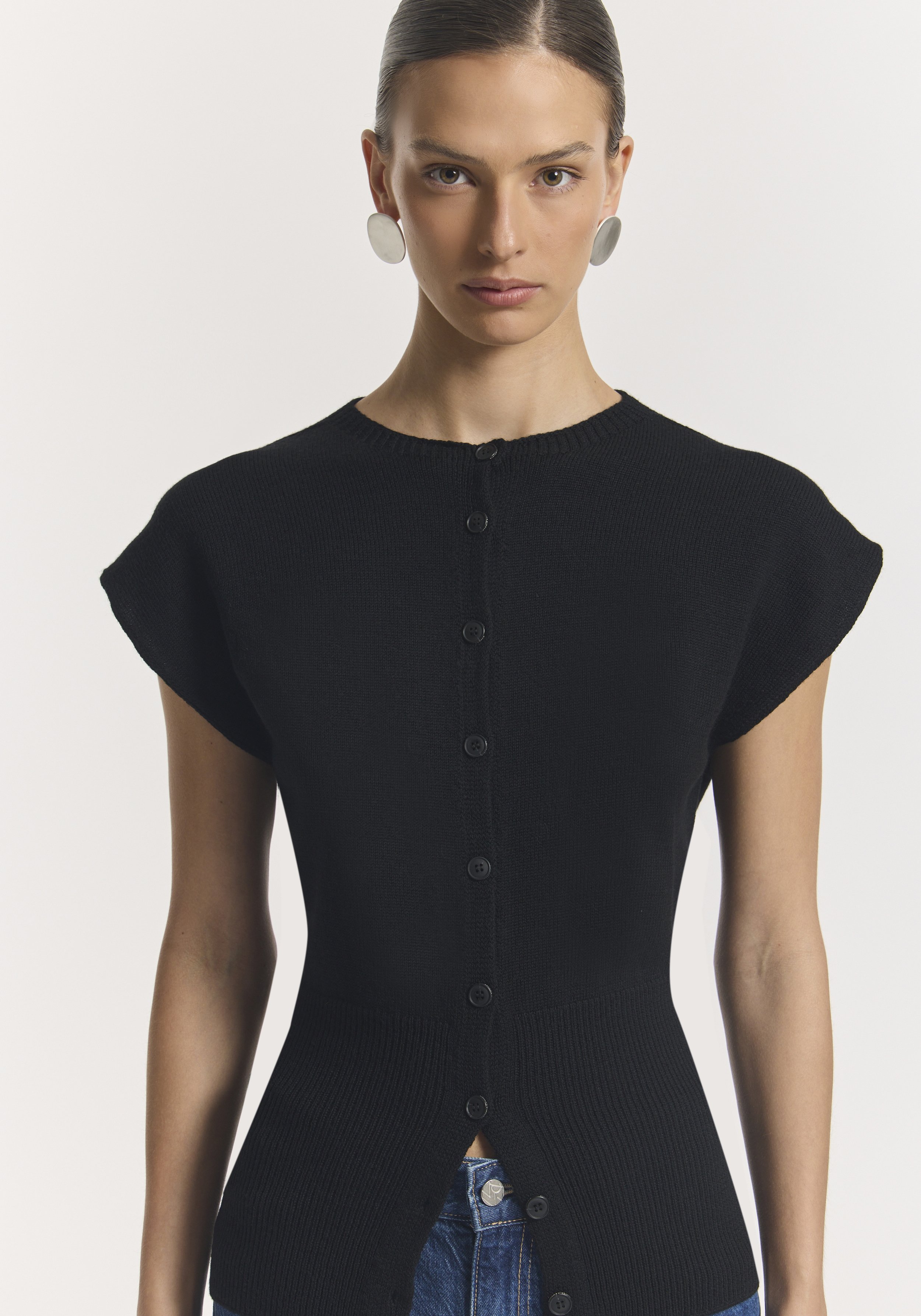 W6844_VINCENT_VEST_BLACK_0480.jpeg