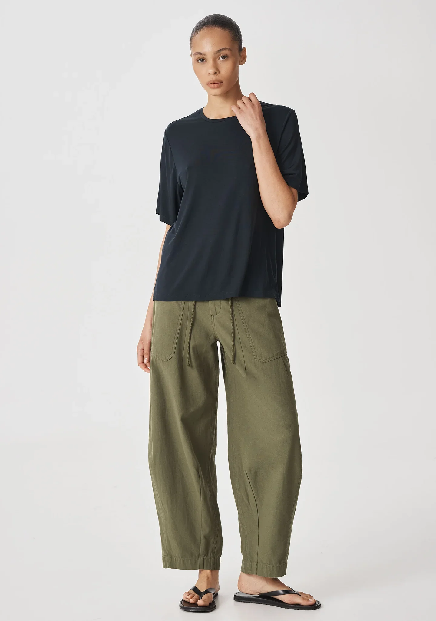 MORRISON | LIANA TEE BLACK.