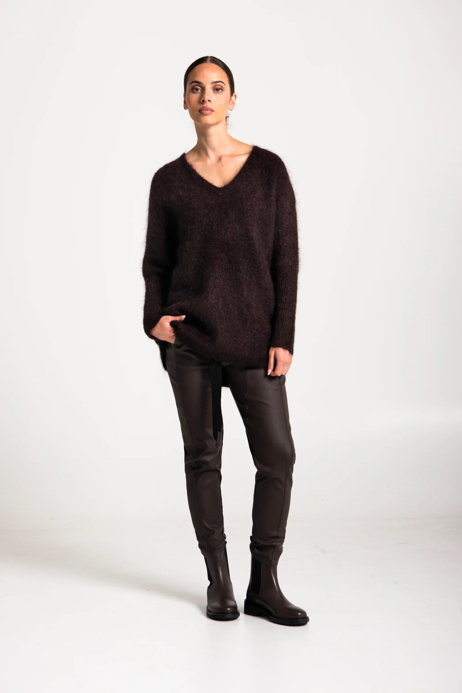 LOUNGE | MERLOT V NECK SWEATER.