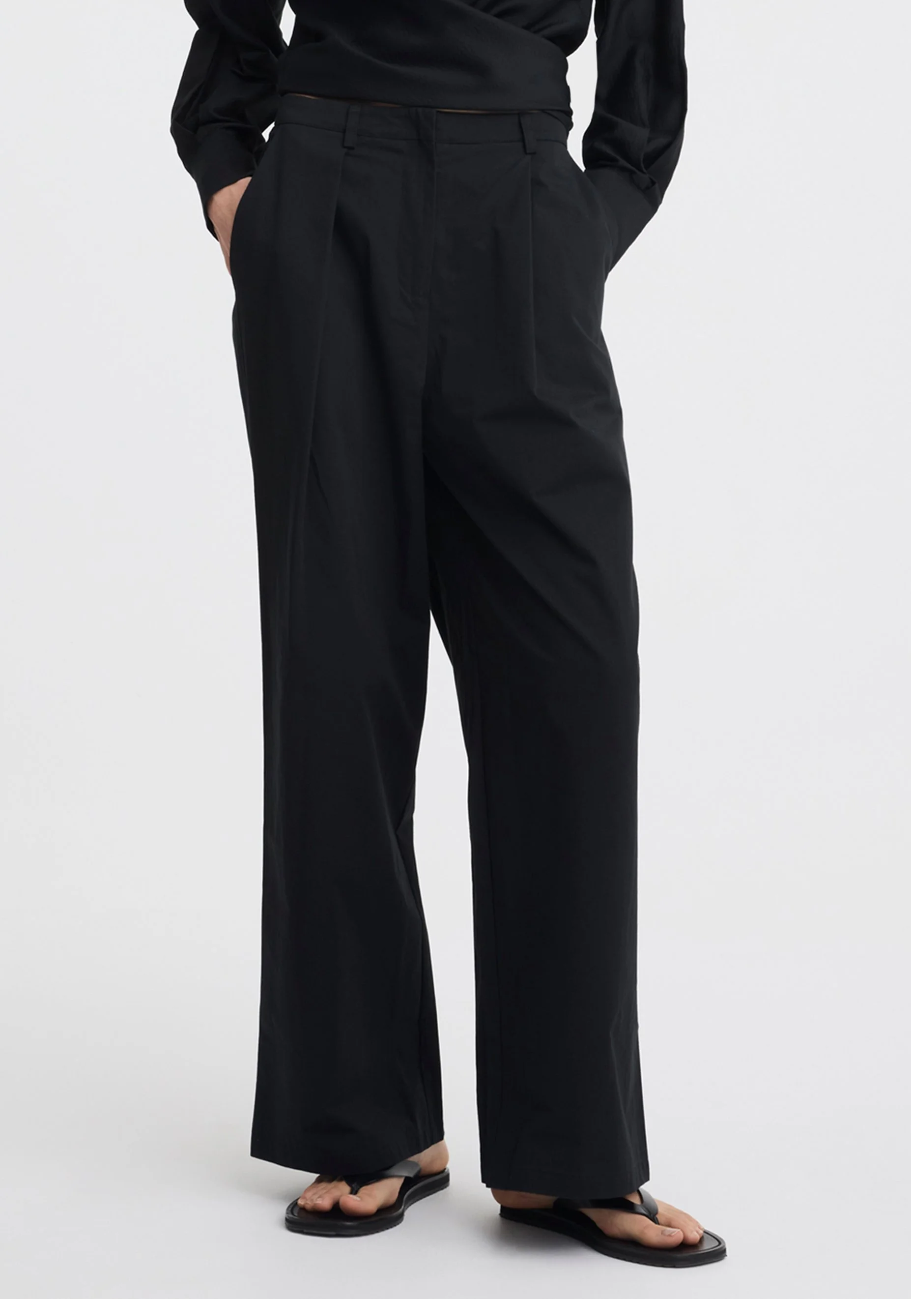 Morrison-SS26-Serina-Pant-Black_2.jpeg