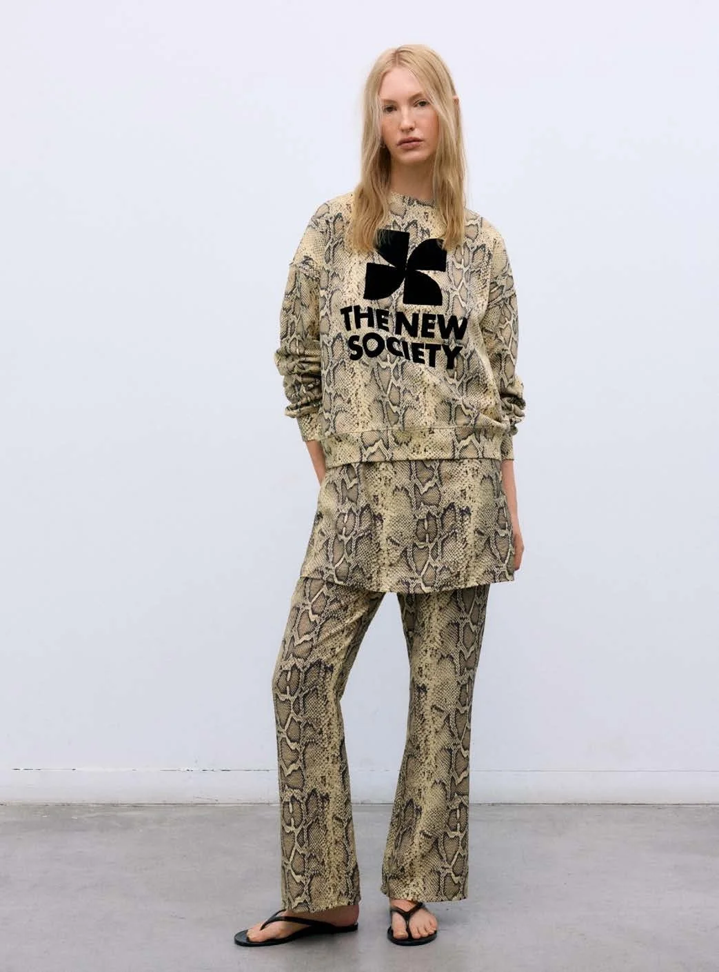NEW SOCIETY | TNS SWEATSHIRT NETTLE PRINT.