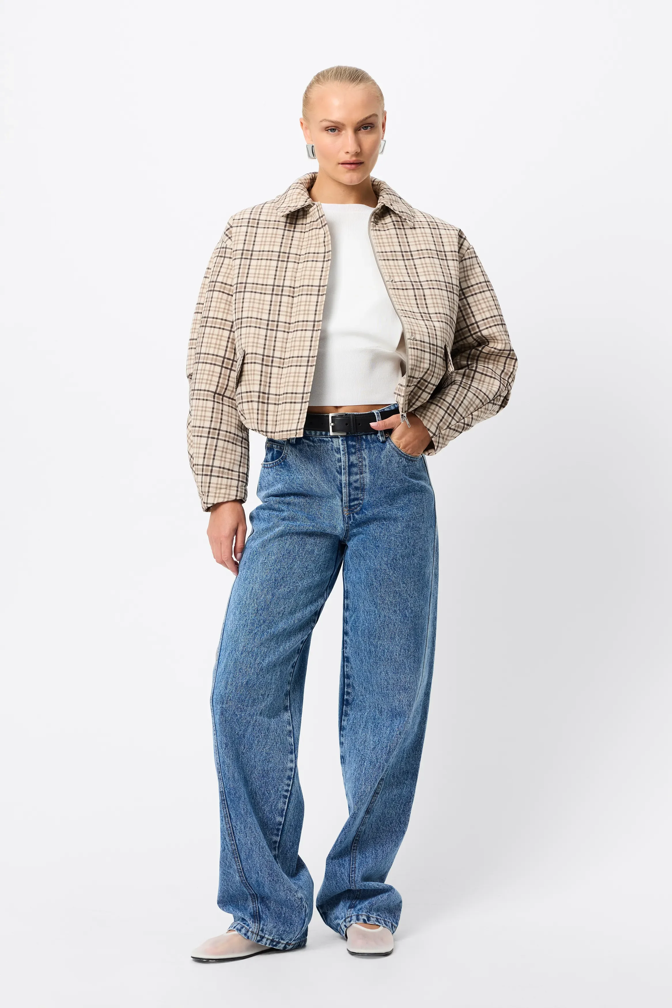 MontrealJacket_Check_Ecomm_SpringEssentials_08.webp