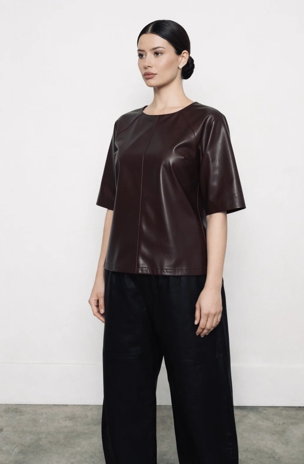 DEA | CHOCOLATE LEATHER SHORT SLEEVE TOP.